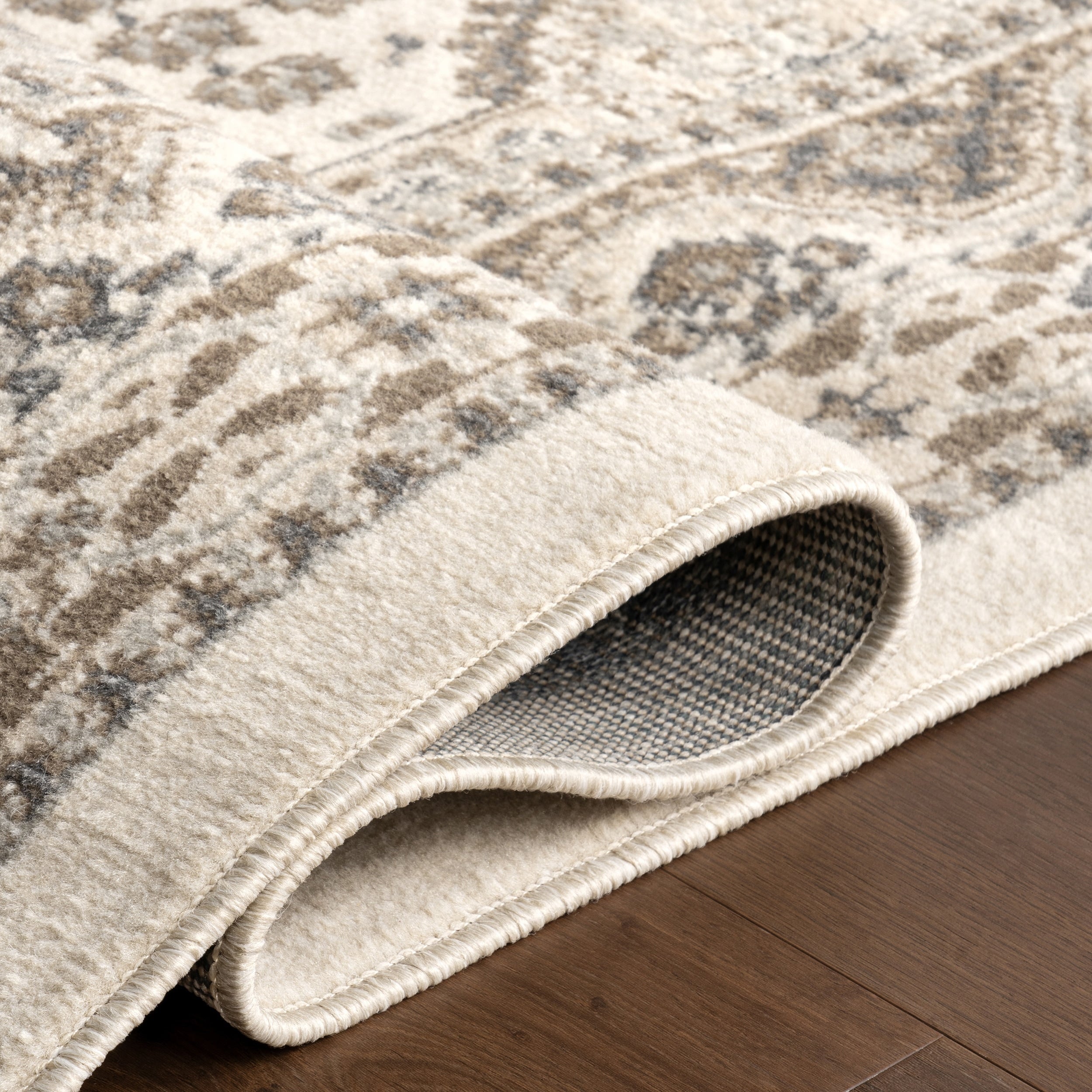 Tapis carrelé traditionnel Nuloom Becca