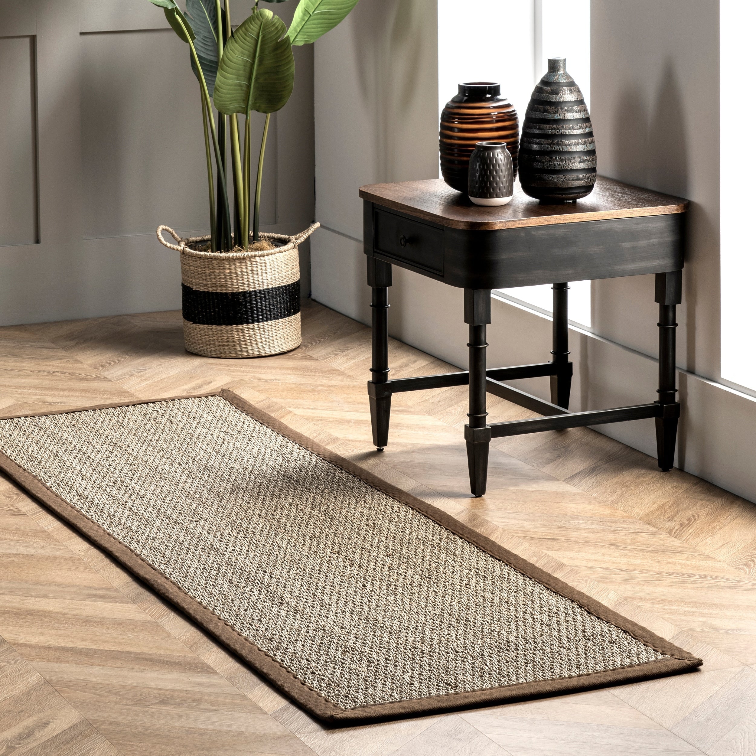 Tapis Nuloom Kiana Casual avec bordure en jonc de mer