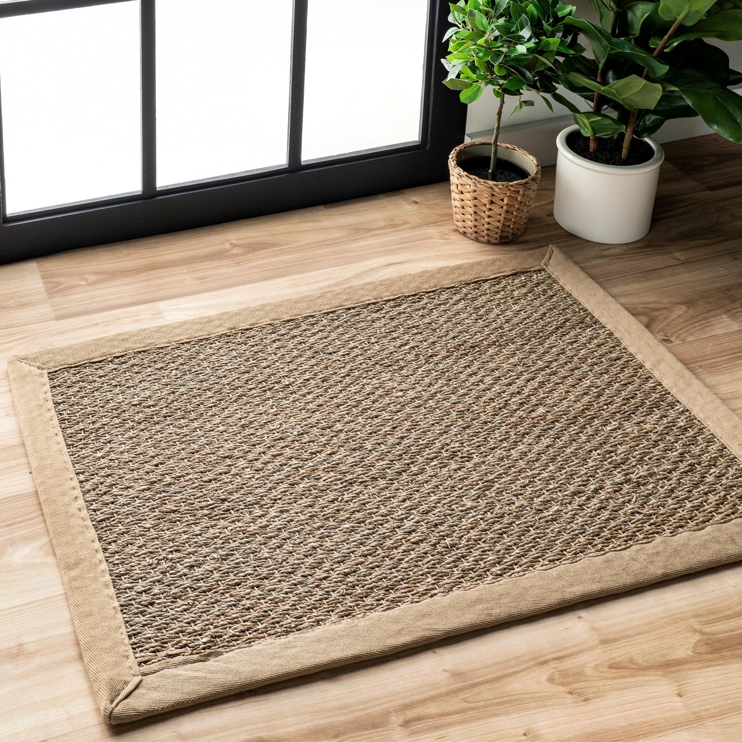 Tapis Nuloom Kiana Casual avec bordure en jonc de mer