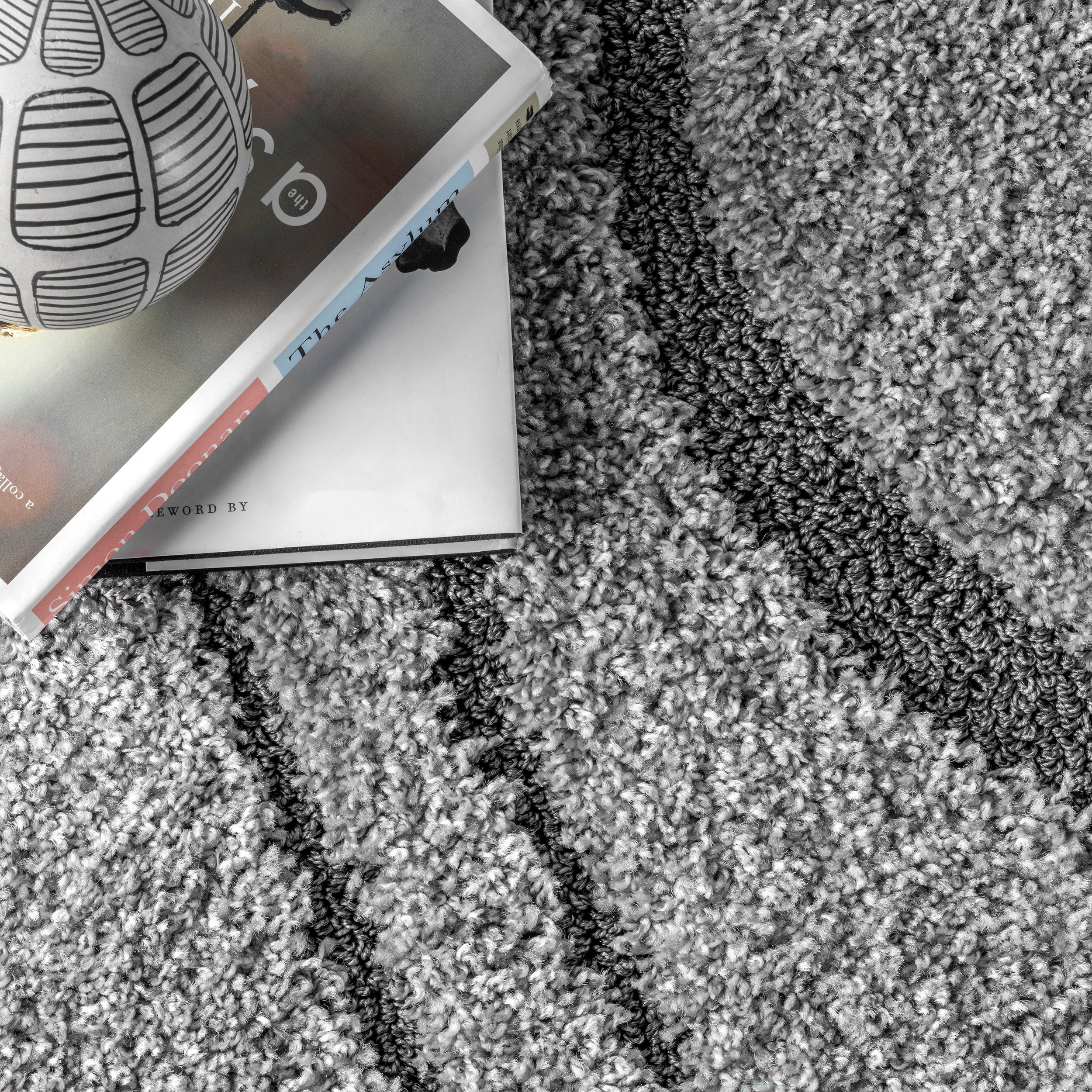 Tapis Shag contemporain Nuloom Krista à motifs tourbillonnants