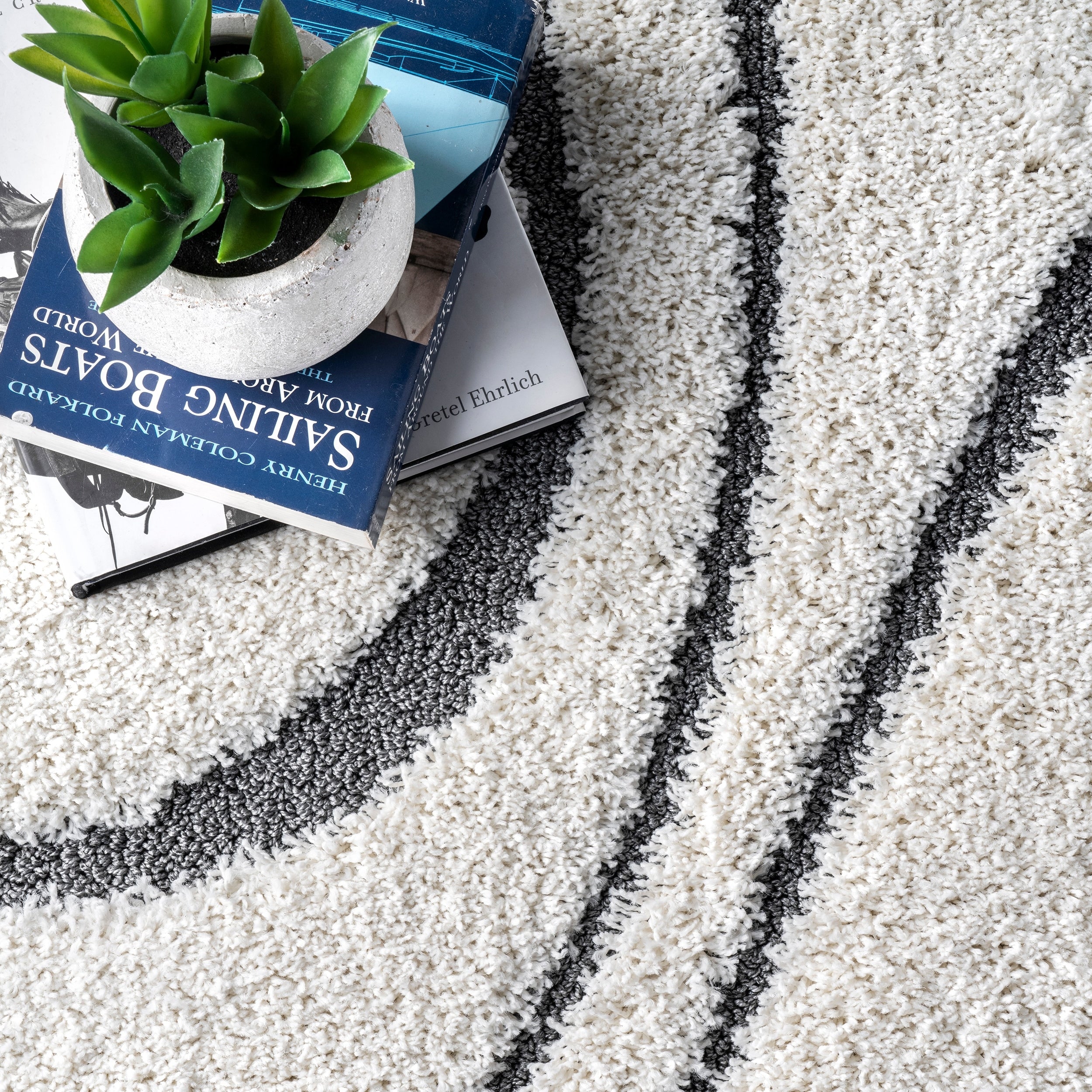 Tapis Shag contemporain Nuloom Krista à motifs tourbillonnants