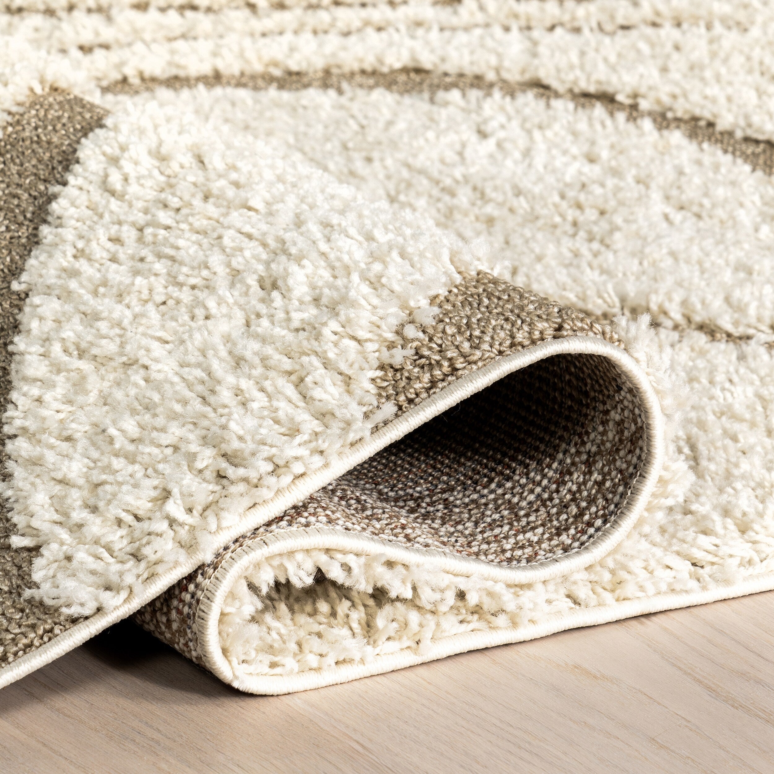 Tapis Shag contemporain Nuloom Krista à motifs tourbillonnants