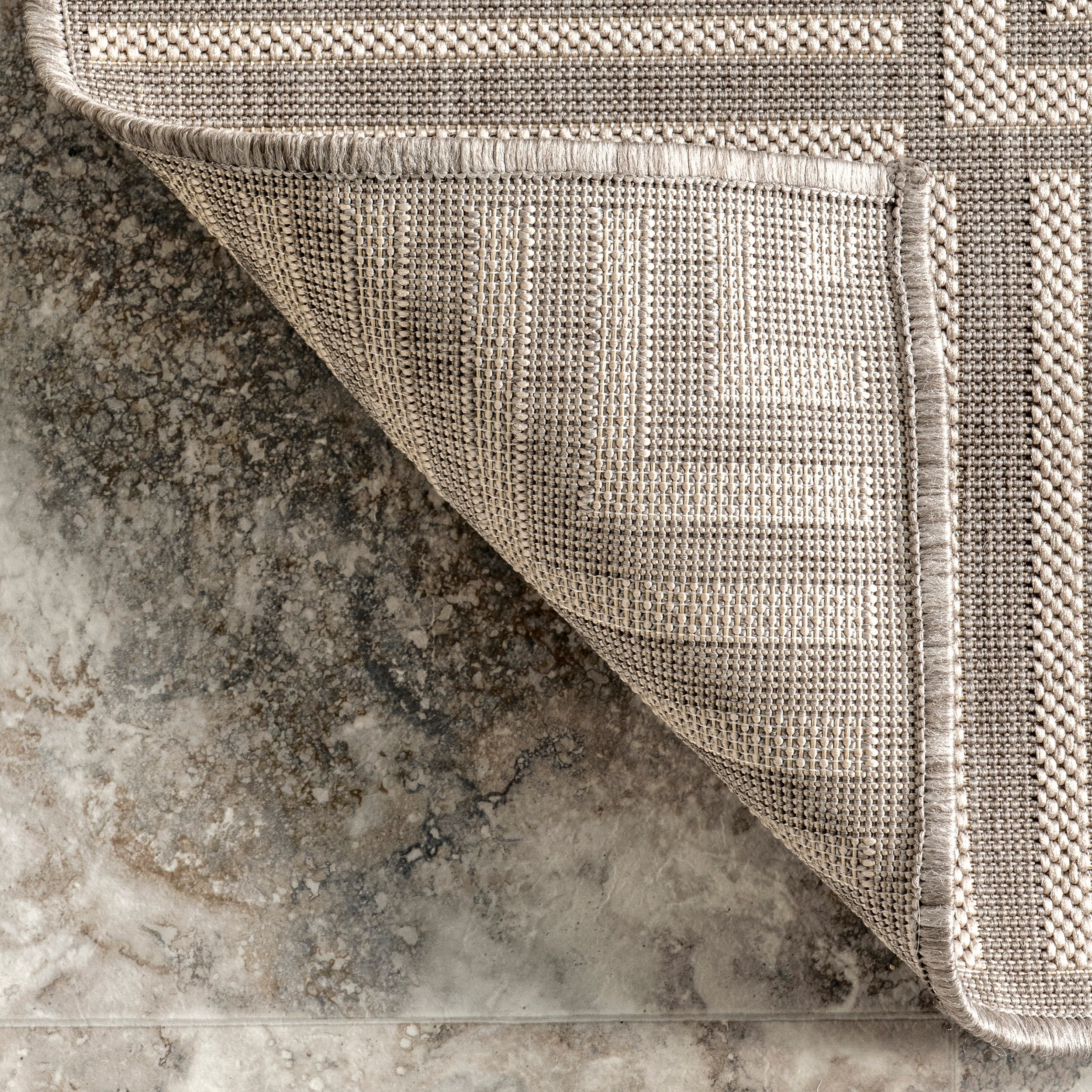 Tapis d'intérieur/extérieur classique à bordures Nuloom Leah