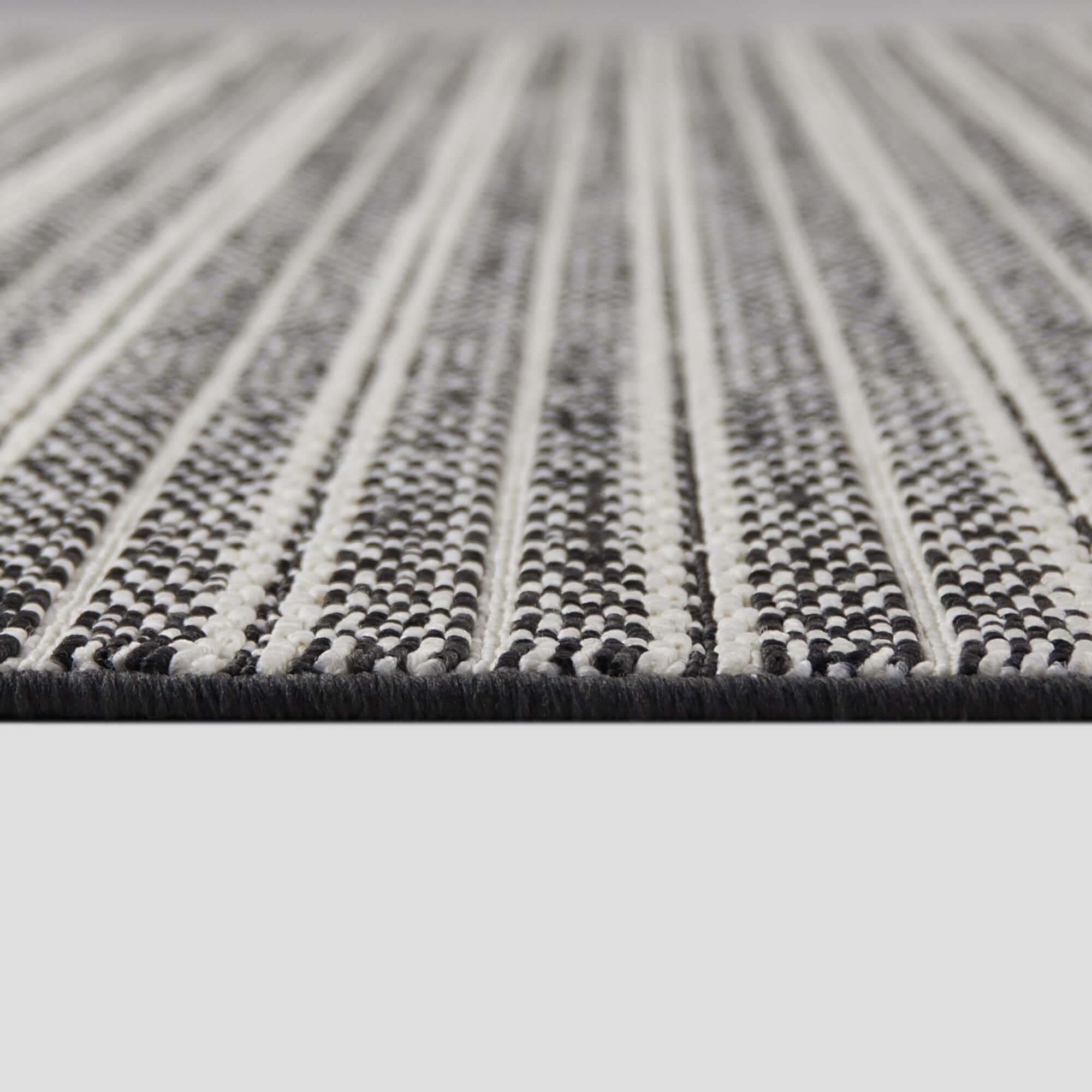 Tapis d'intérieur/extérieur à rayures transitionnelles Connell