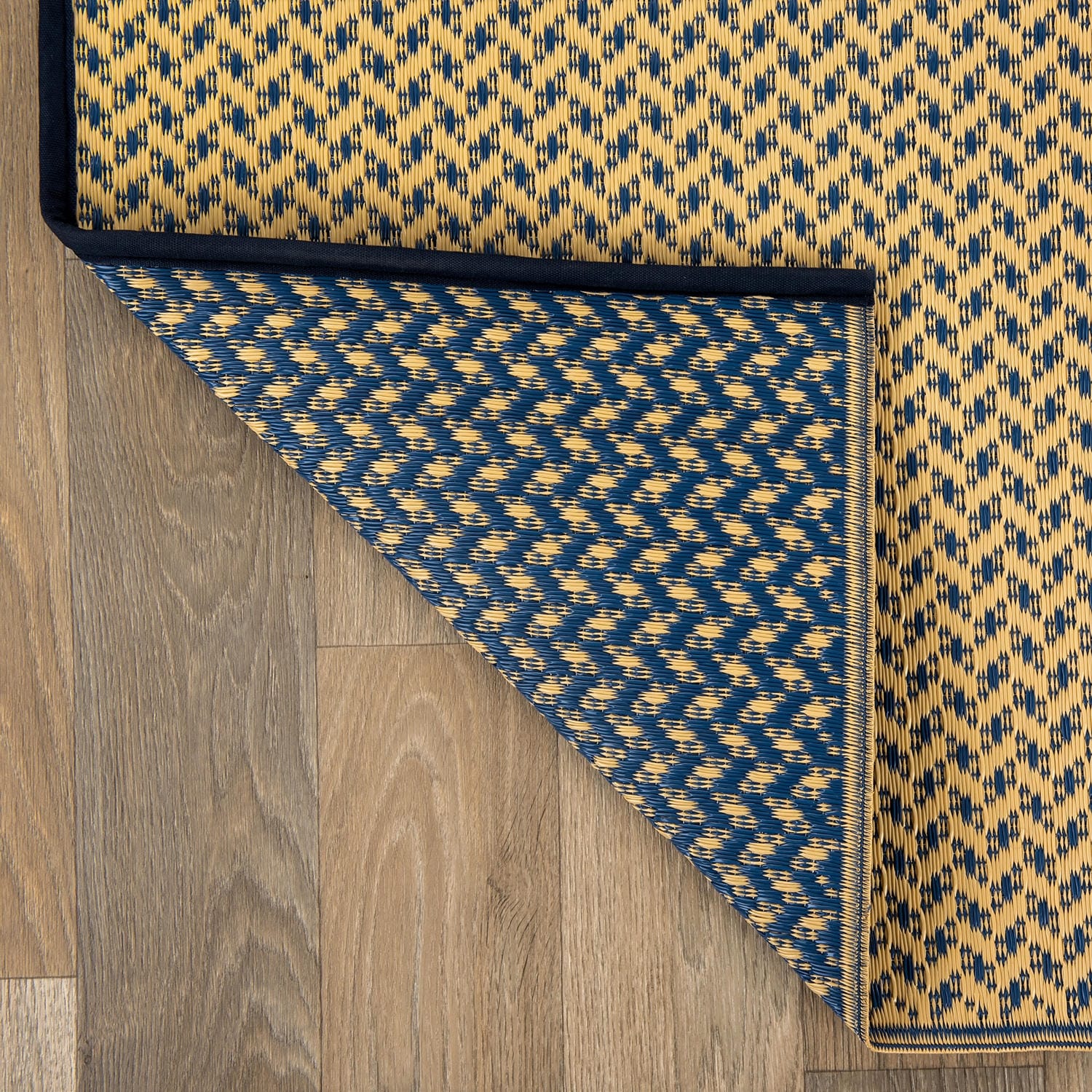 Tapis d'extérieur réversibles en plastique solide et contemporain