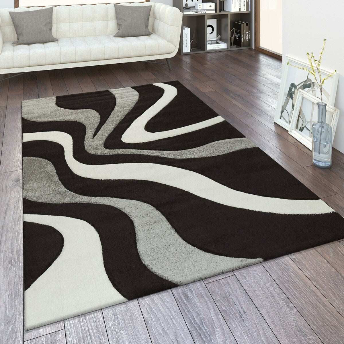Tapis design avec contour découpé et motif ondulé moderne