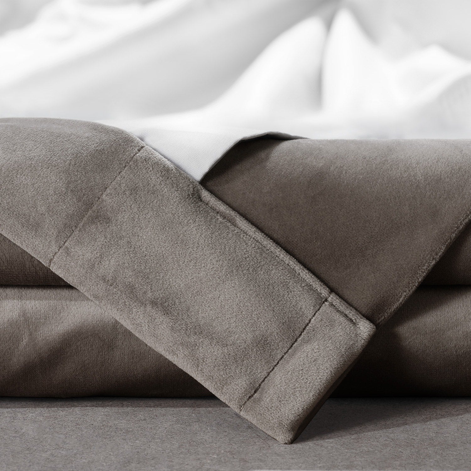 Rideaux occultants en velours moelleux Signature Exclusive Fabrics pour hôtel (1 panneau) - Draperie douce et luxueuse pour un contrôle de la lumière et une élégance optimale