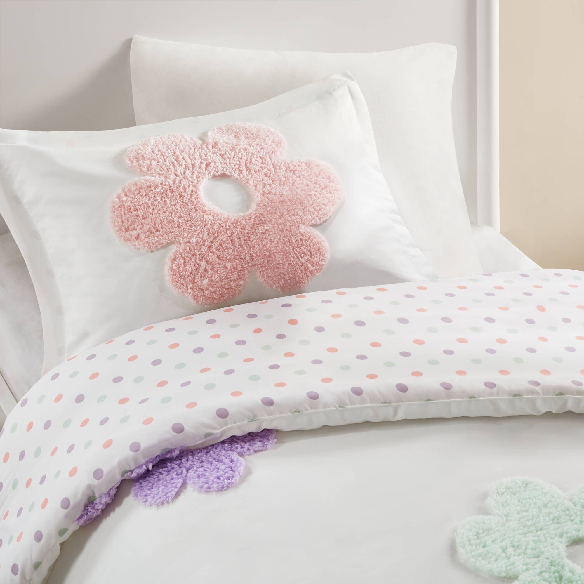 Parure de lit réversible en chenille touffetée à motif floral Madeline pour enfants au design intelligent