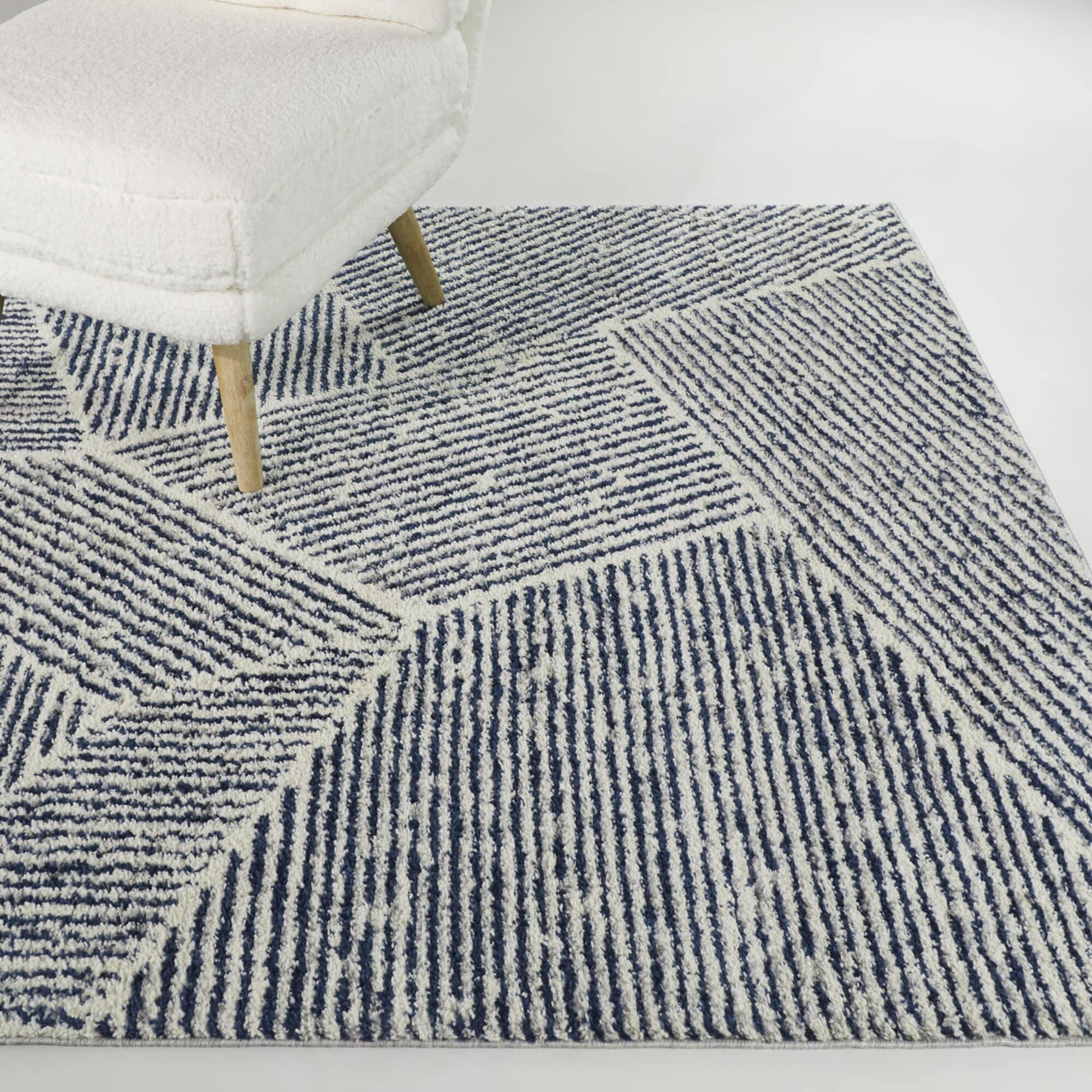 Tapis moderne à rayures variées Larsen