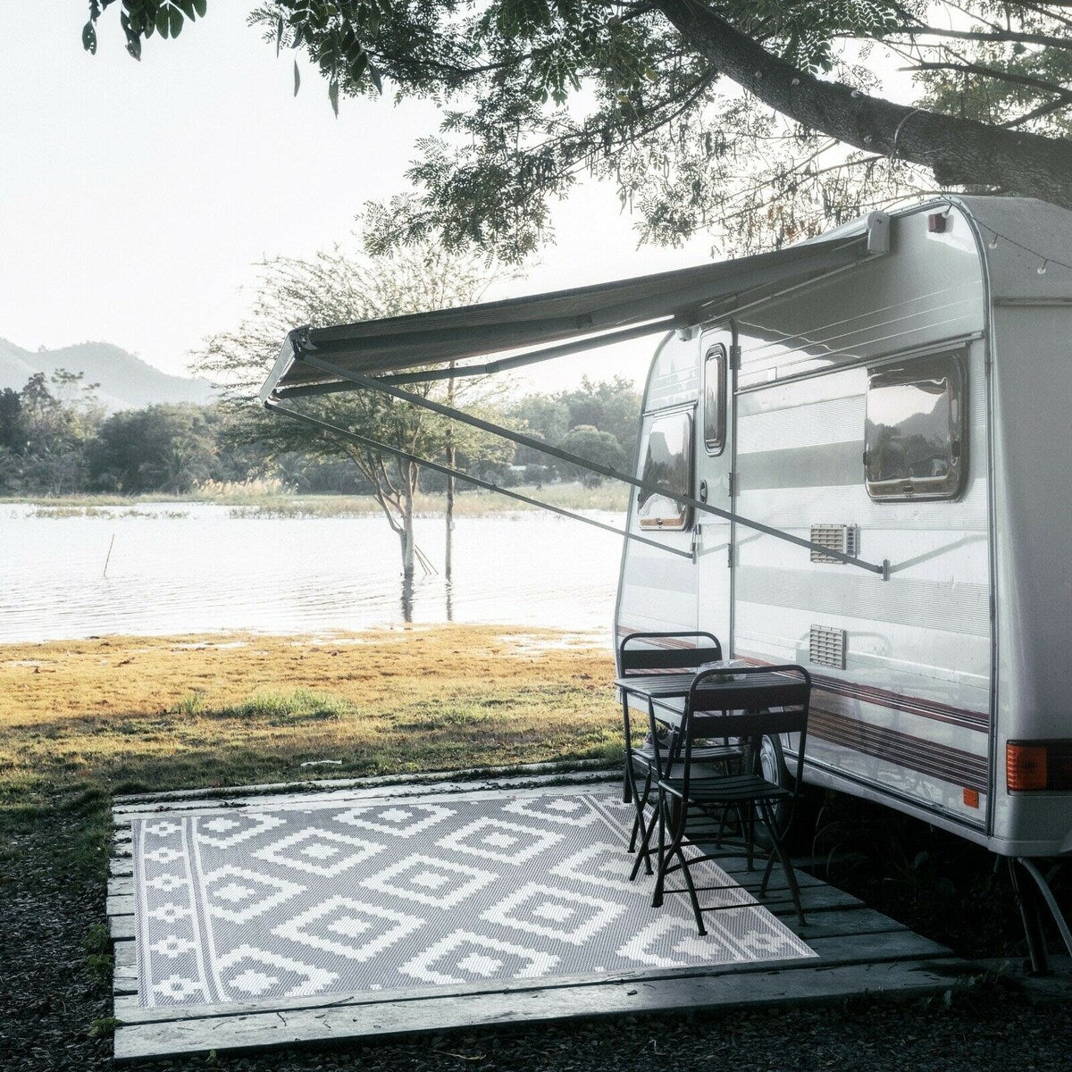 Tapis d'extérieur léger en plastique 100 % écologique Milan Design