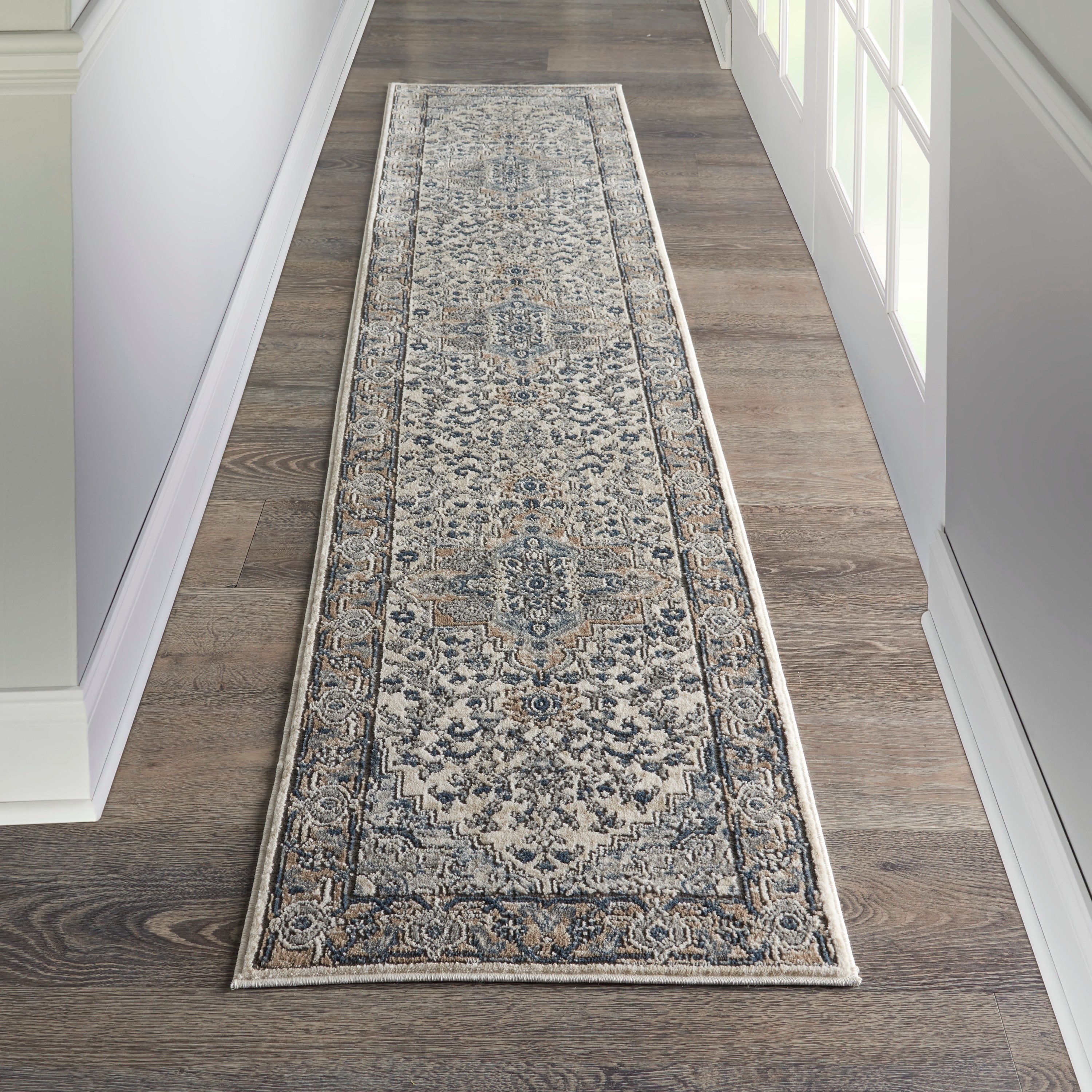 Tapis médaillon persan classique Nourison Concerto.