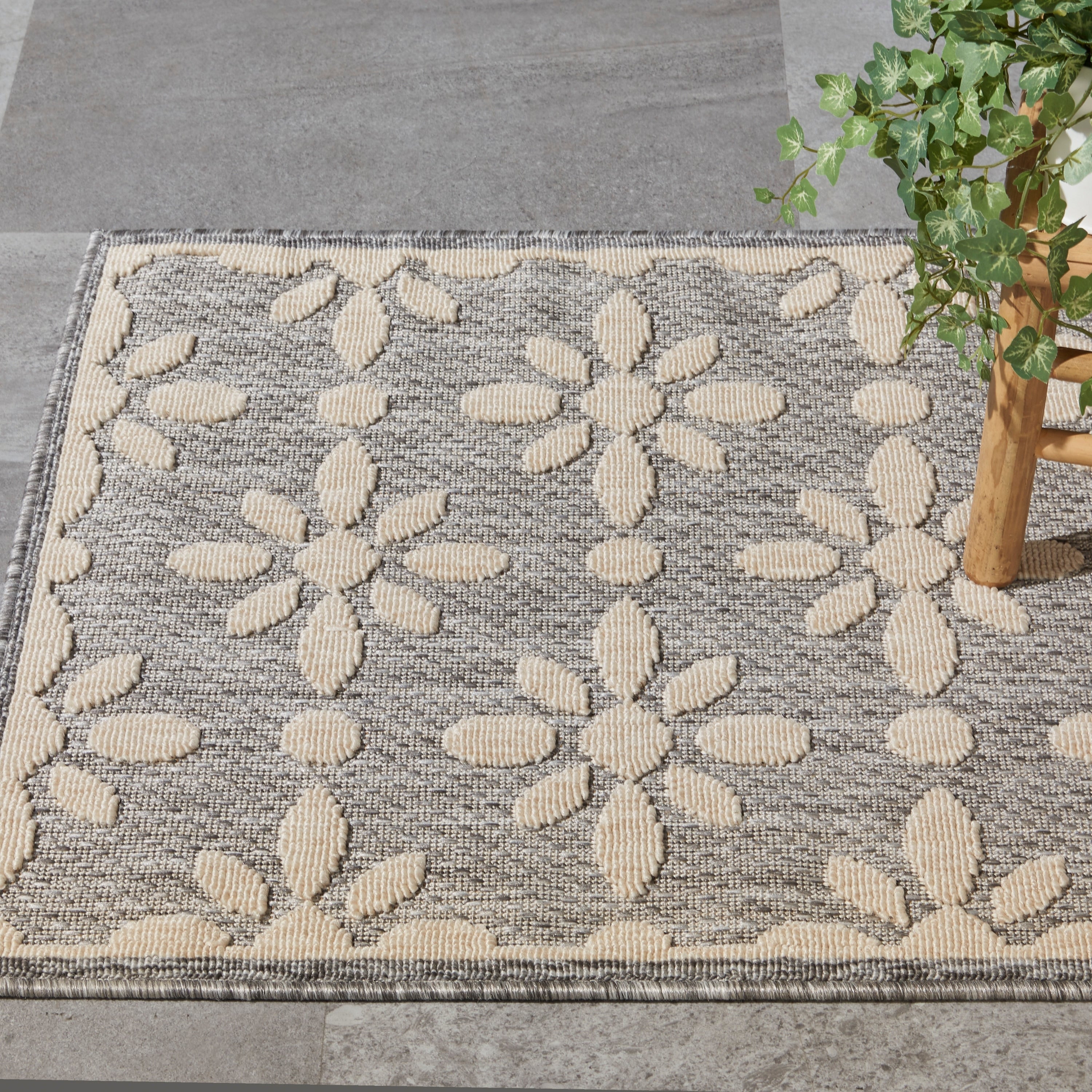 Tapis d'intérieur et d'extérieur géométrique moderne à motif floral et haut-bas Nourison Palamos