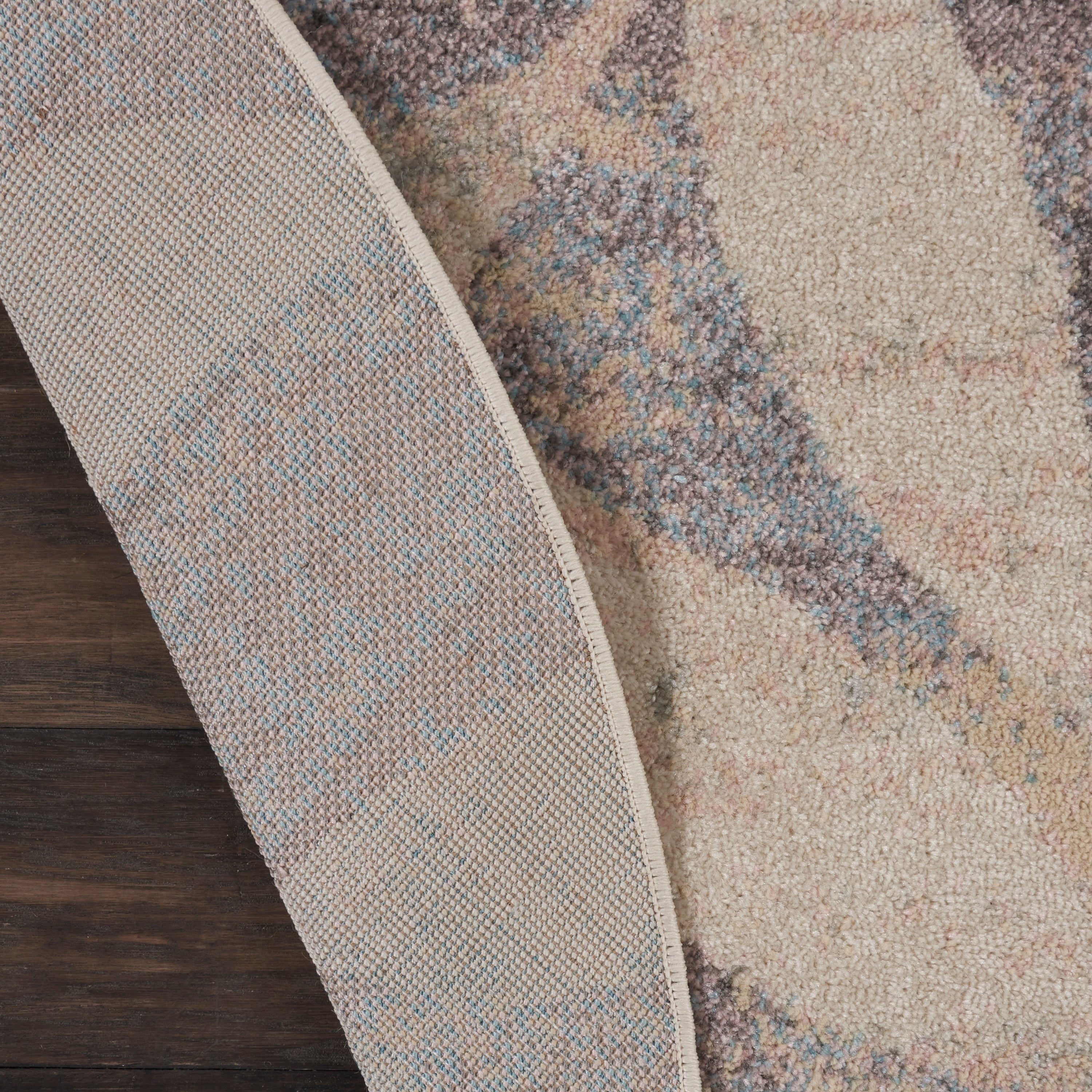 Tapis décoratif à feuilles florales tranquille Nourison