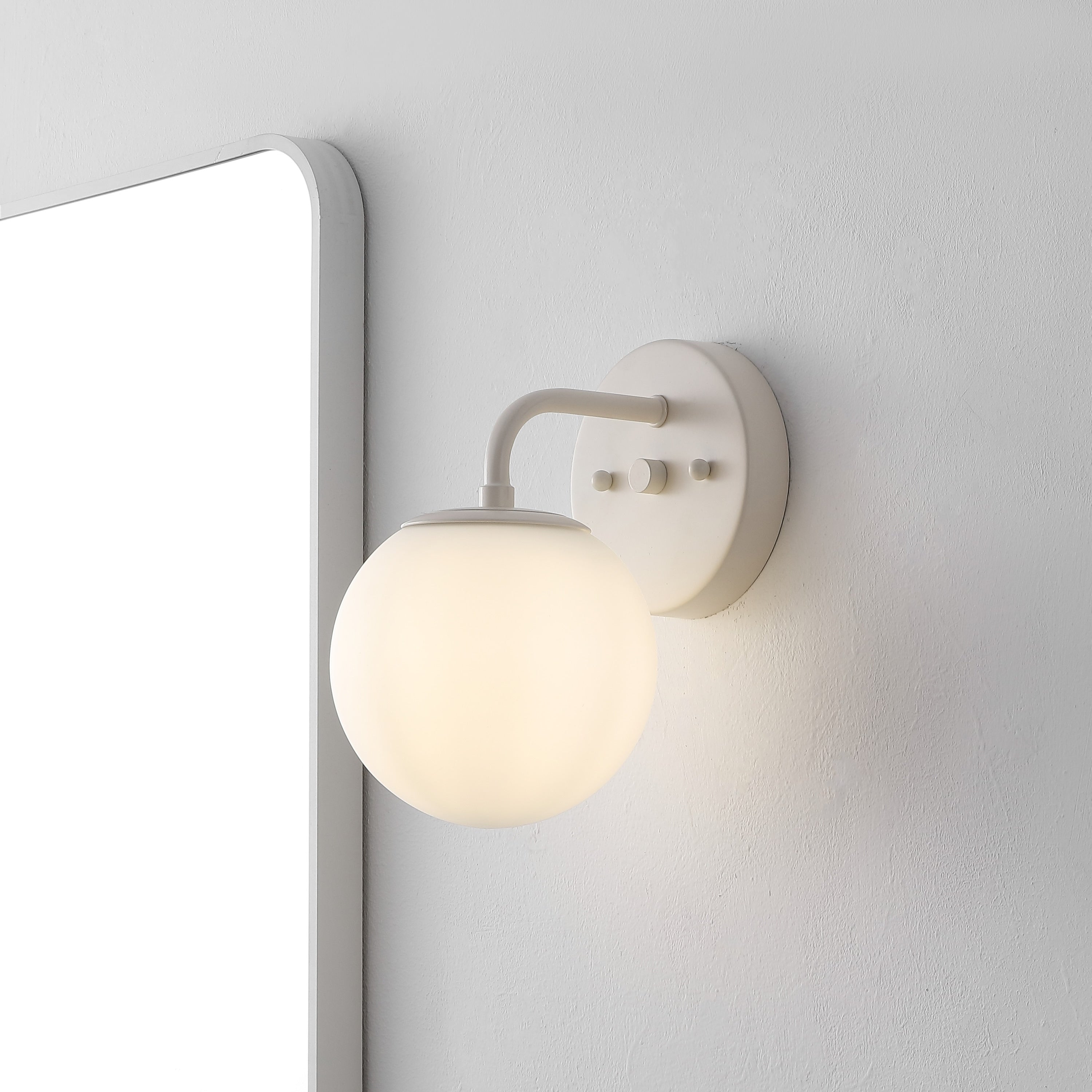 Luminaire de coiffeuse moderne à LED en métal et verre dépoli, par JONATHAN Y