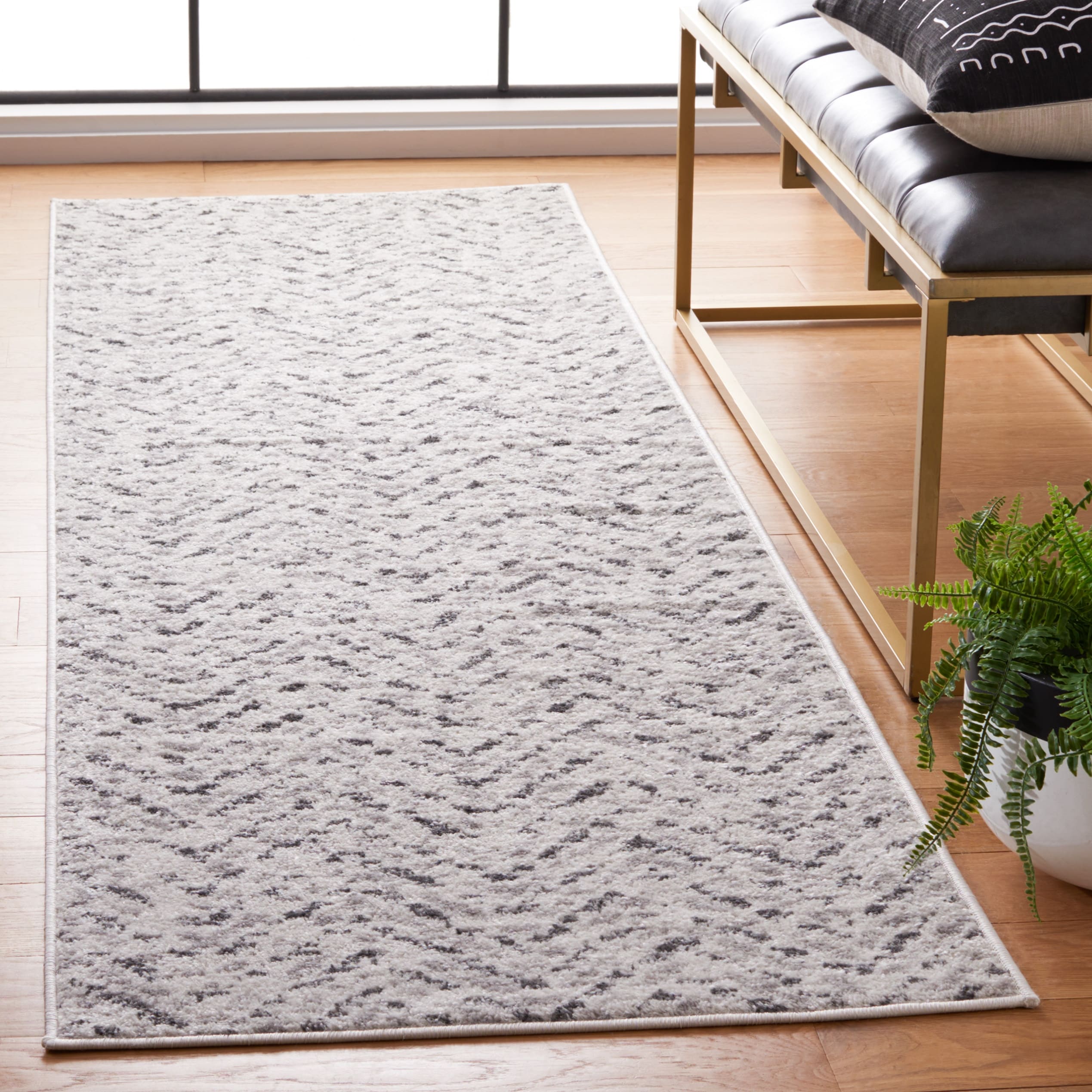 Tapis Adirondack Hildegard Chevron vieilli SAFAVIEH