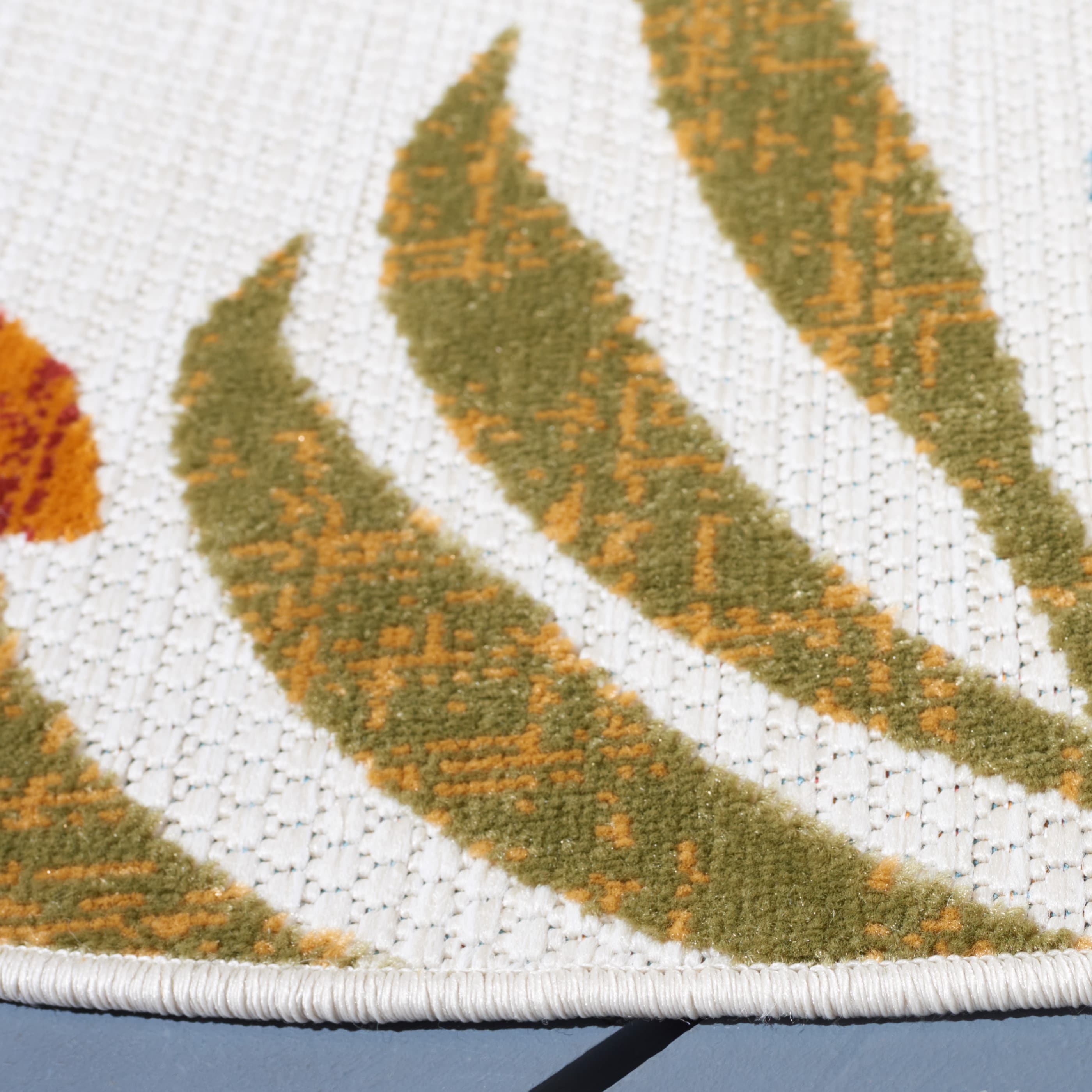 Tapis de patio imperméable à motif floral pour intérieur/extérieur SAFAVIEH Cabana Neera