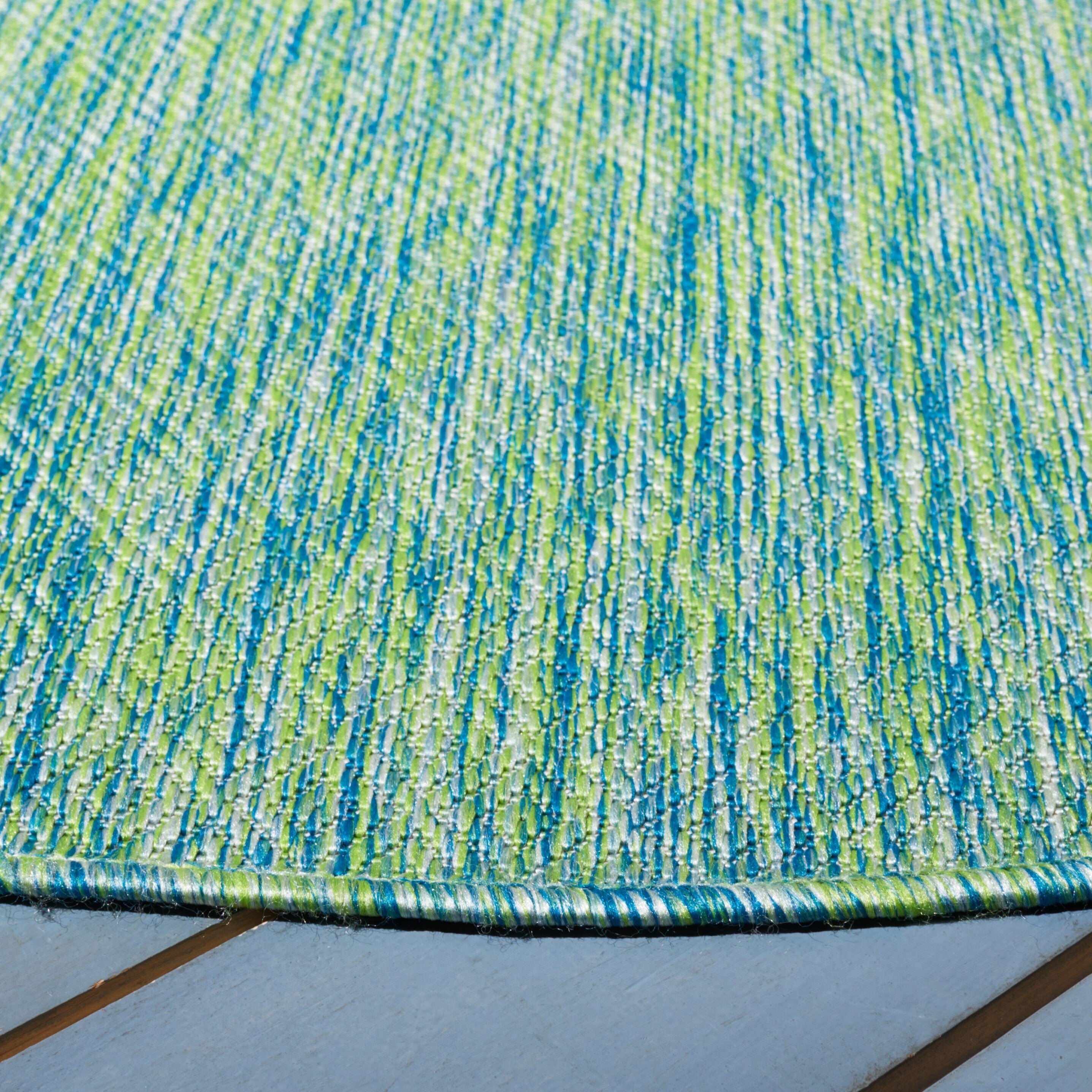 Tapis de jardin imperméable pour intérieur/extérieur SAFAVIEH Courtyard Begajeta.