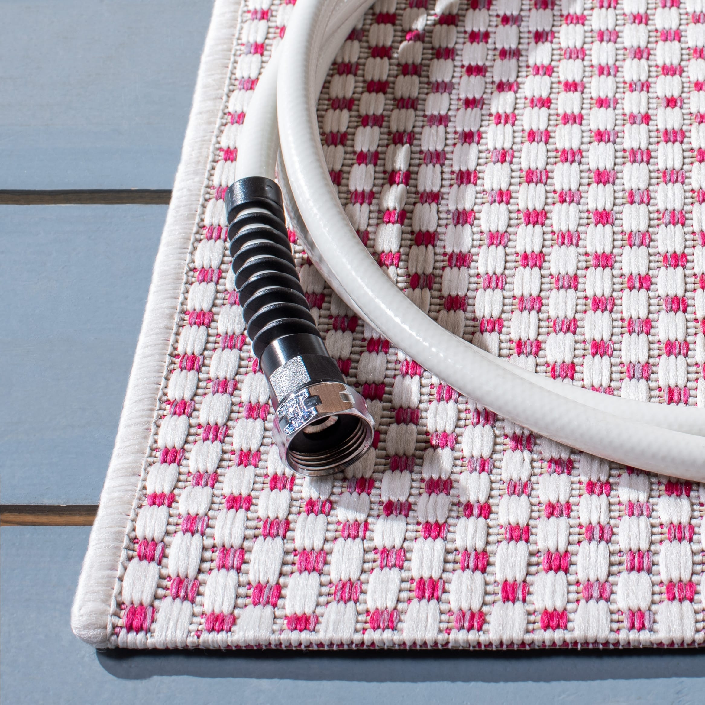 Tapis de jardin imperméable pour intérieur/extérieur SAFAVIEH Courtyard Begajeta.