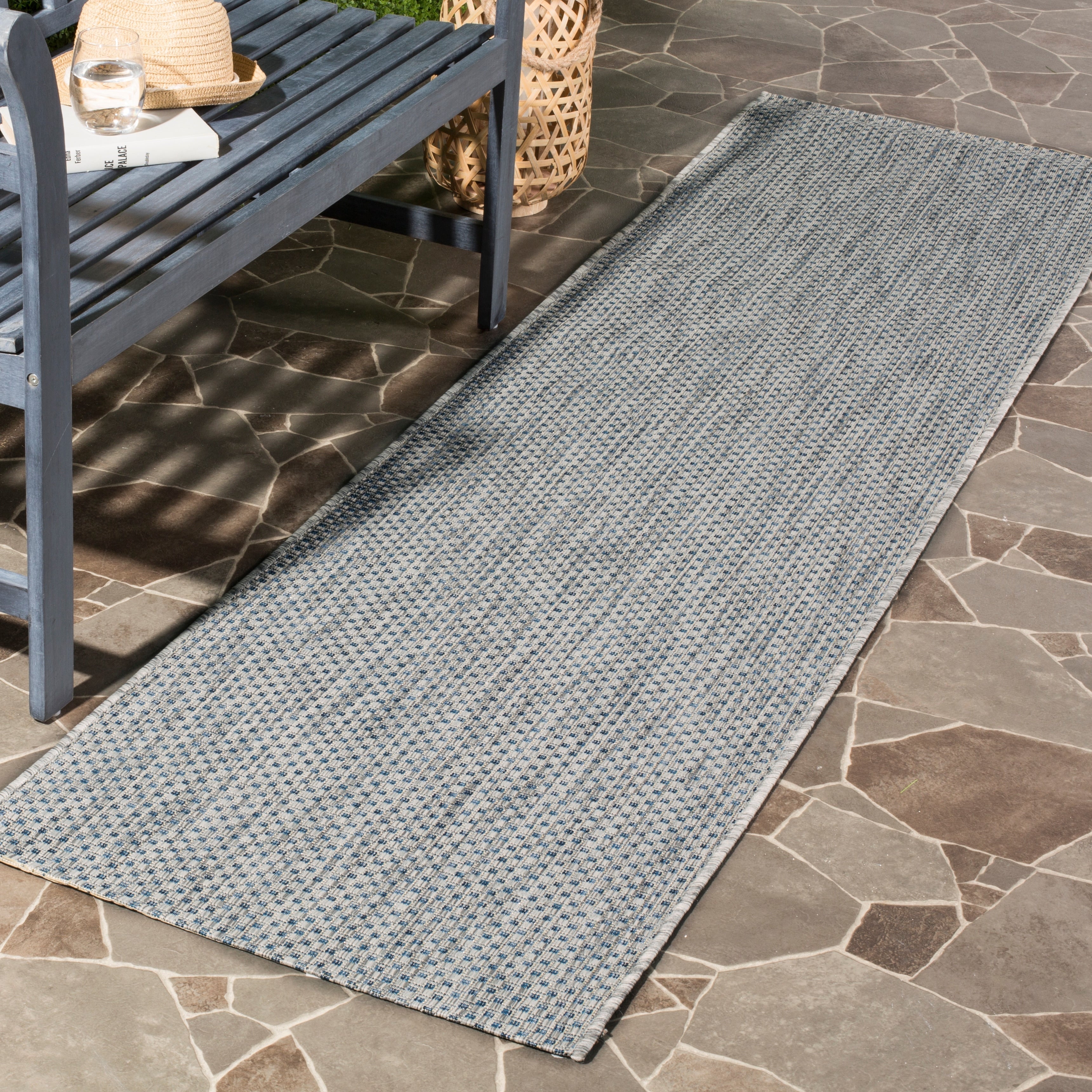 Tapis de jardin imperméable pour intérieur/extérieur SAFAVIEH Courtyard Begajeta.