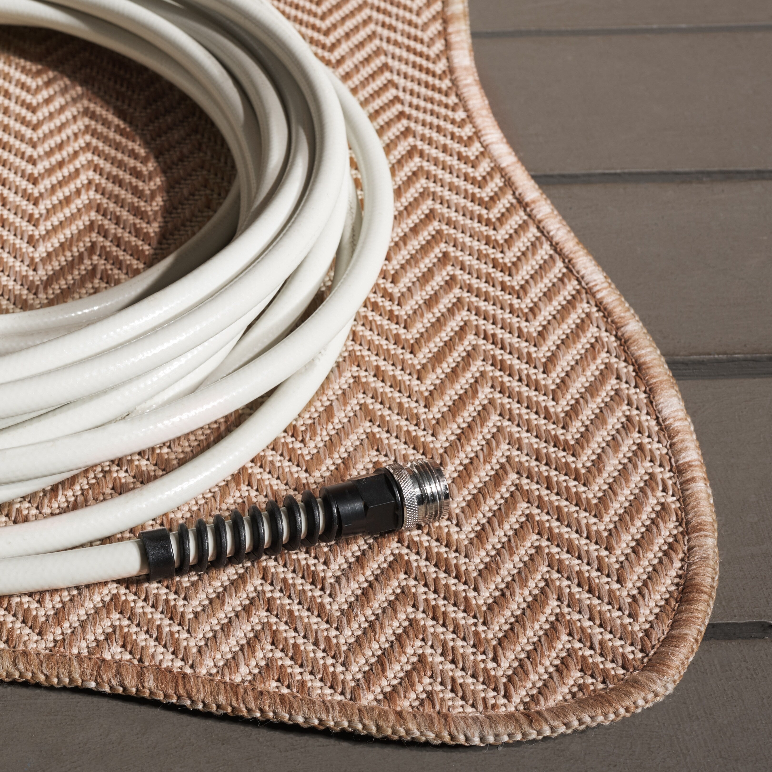 Tapis de jardin imperméable pour intérieur/extérieur SAFAVIEH Courtyard Ilmur