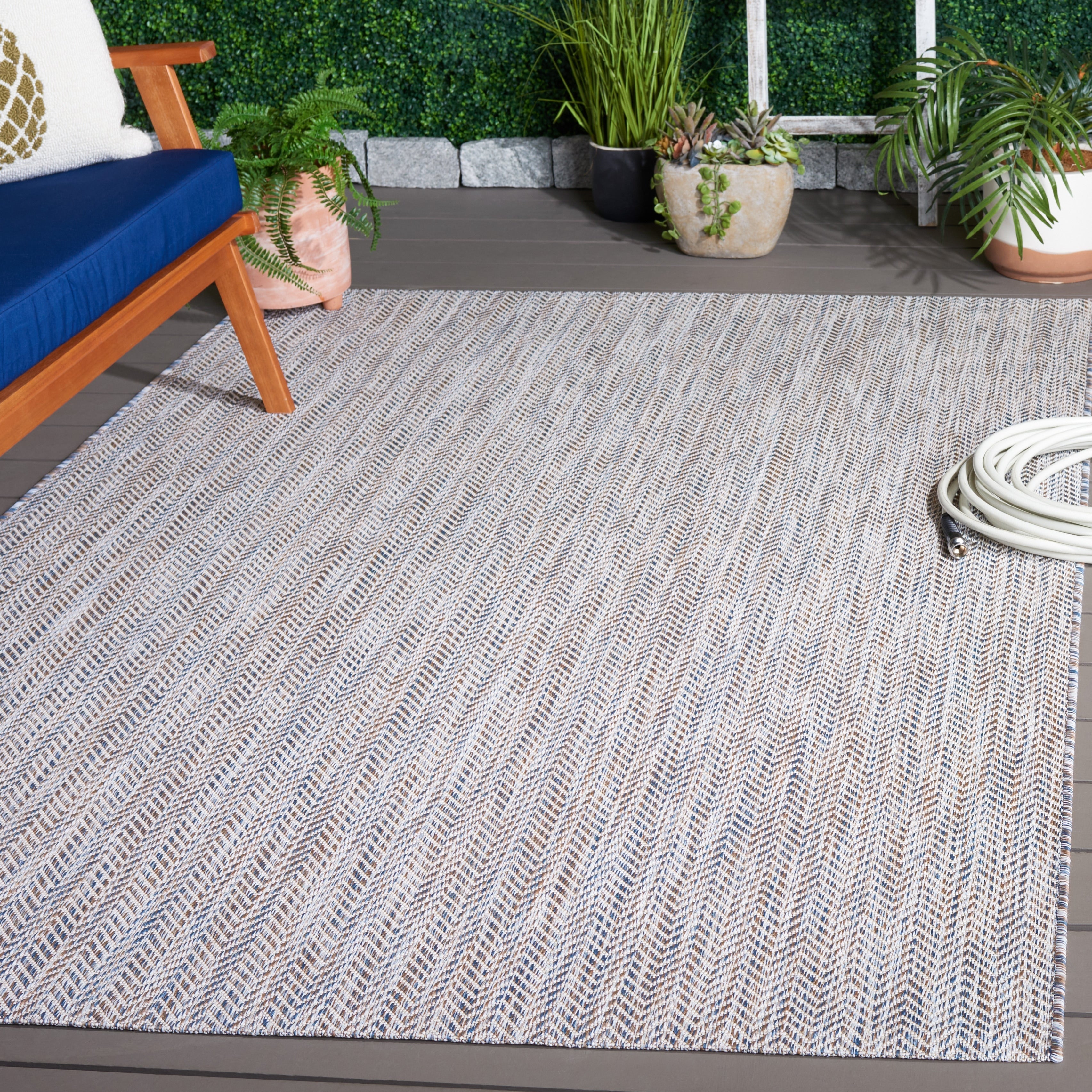Tapis de jardin imperméable pour intérieur/extérieur SAFAVIEH Courtyard Ilmur