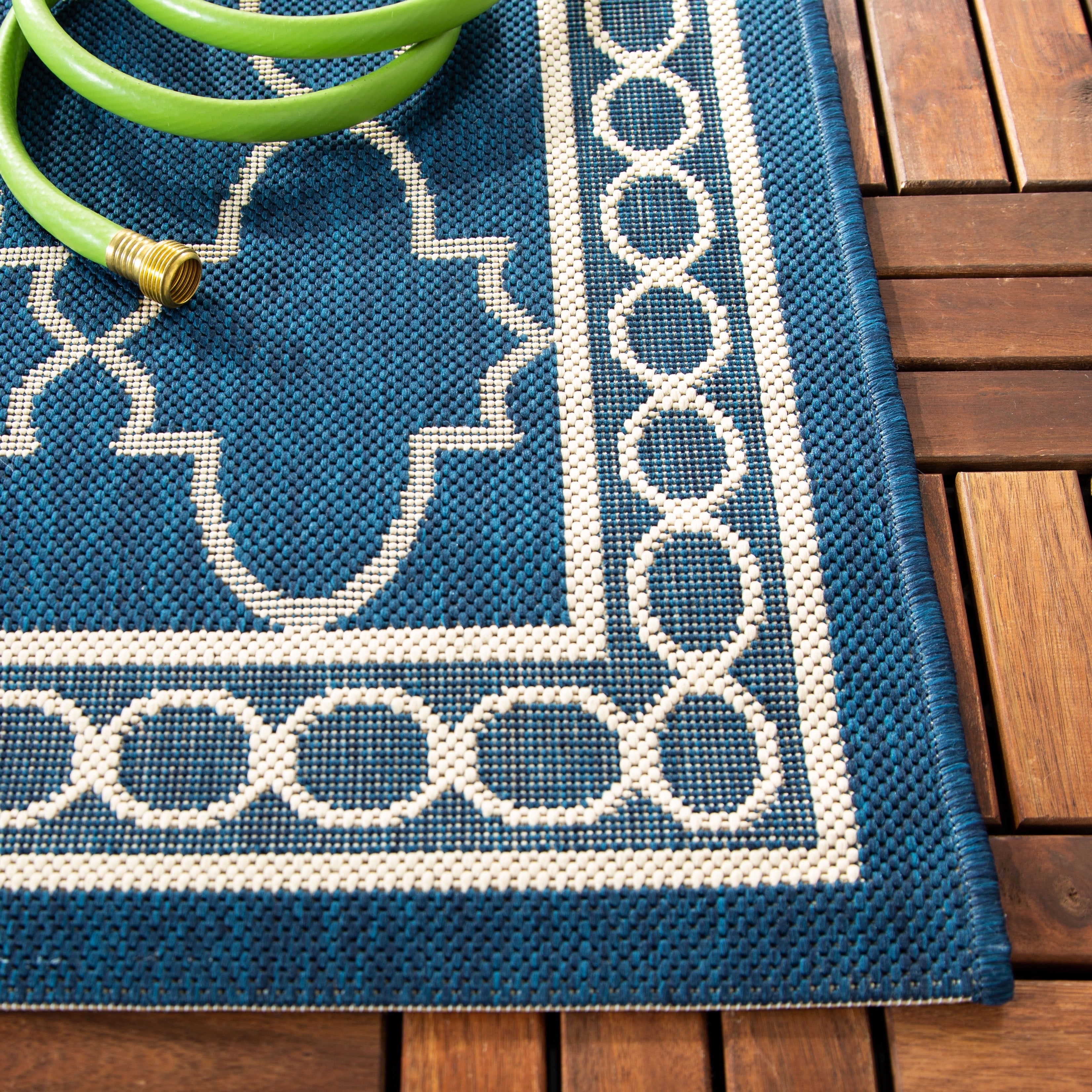 Tapis de jardin imperméable pour intérieur/extérieur SAFAVIEH Courtyard Janell Treillis