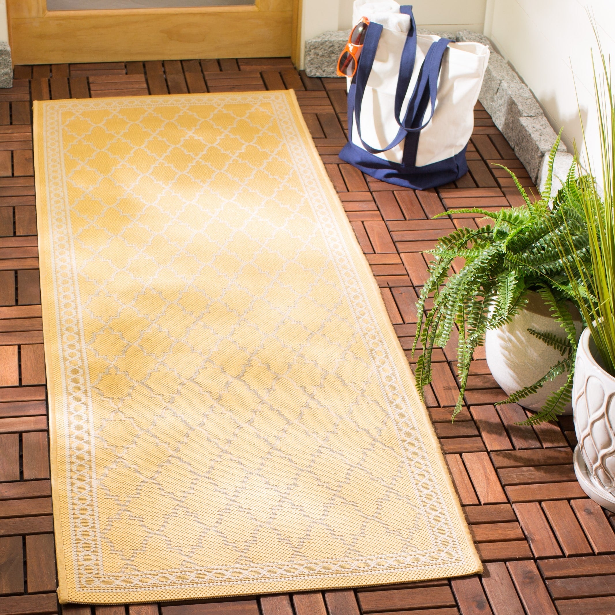 Tapis de jardin imperméable pour intérieur/extérieur SAFAVIEH Courtyard Janell Treillis