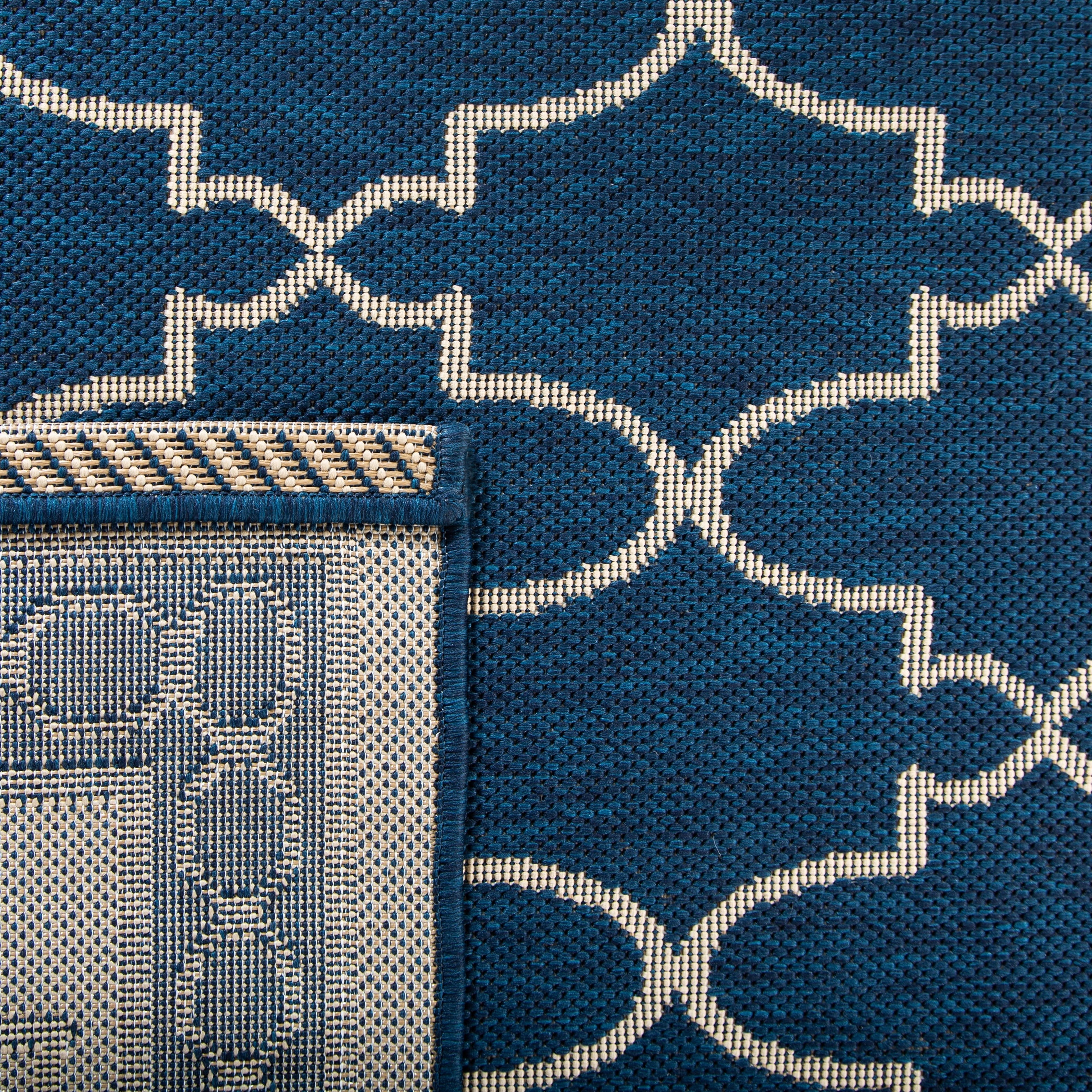 Tapis de jardin imperméable pour intérieur/extérieur SAFAVIEH Courtyard Janell Treillis