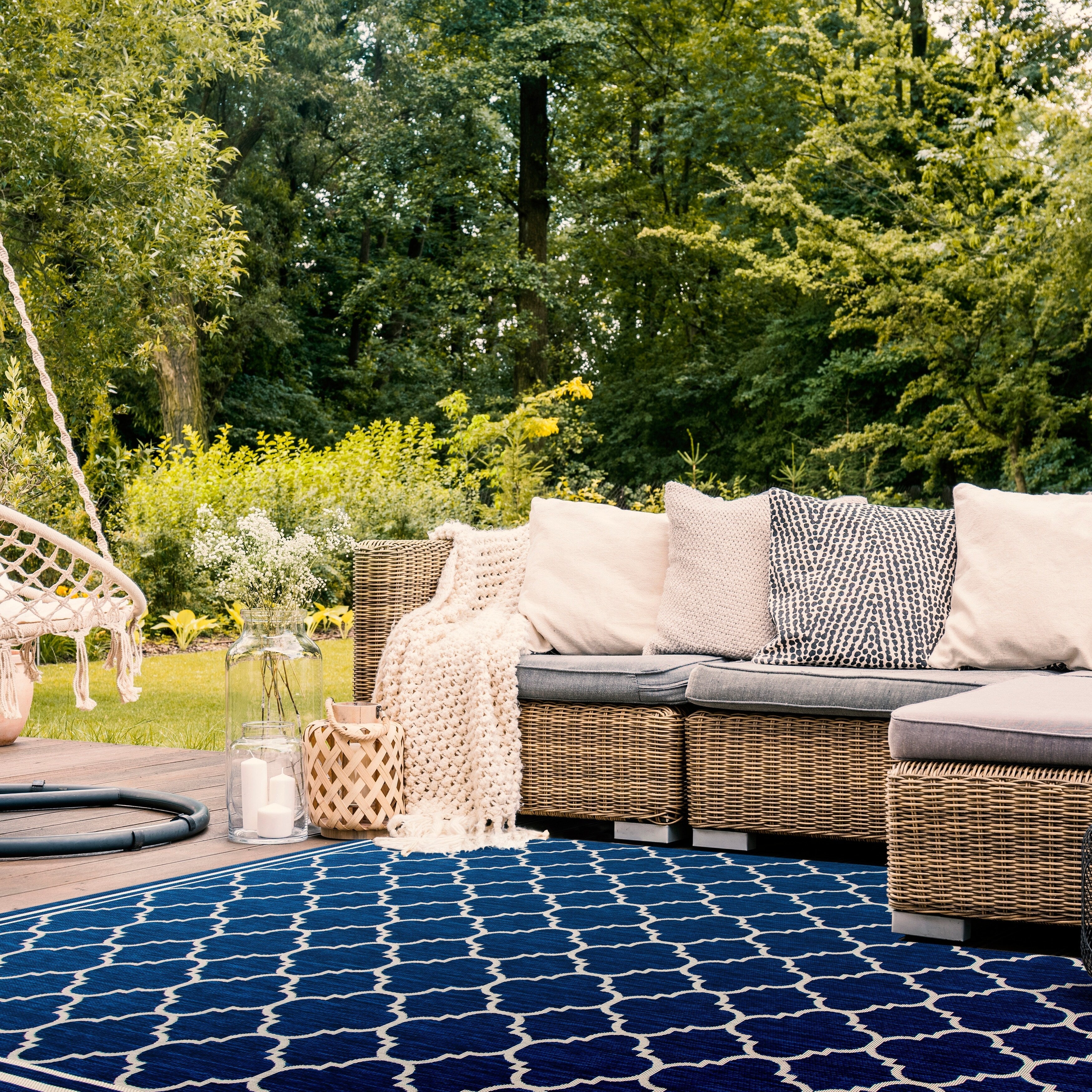 Tapis de jardin imperméable d'intérieur/extérieur SAFAVIEH Courtyard Kristelle