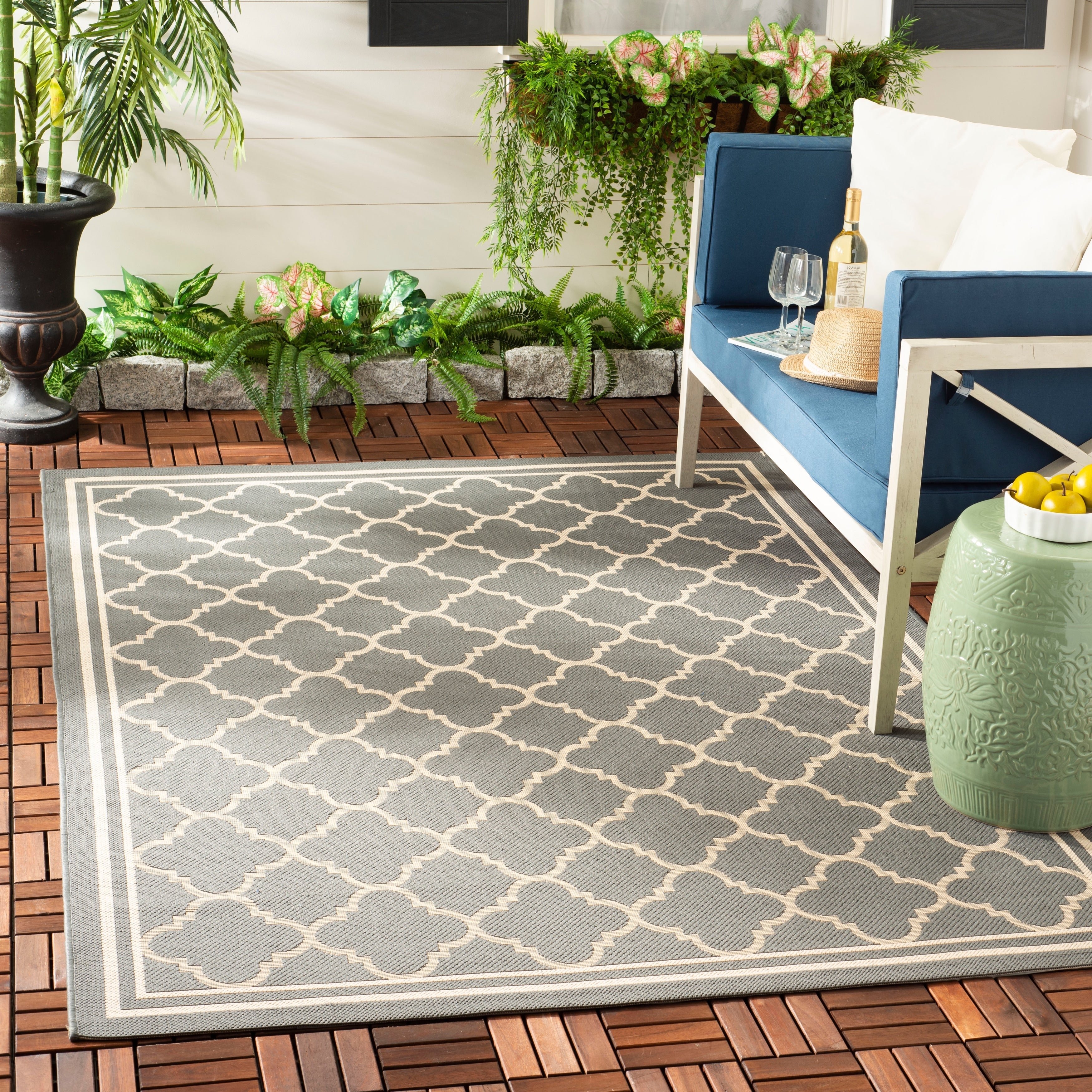 Tapis de jardin imperméable d'intérieur/extérieur SAFAVIEH Courtyard Kristelle