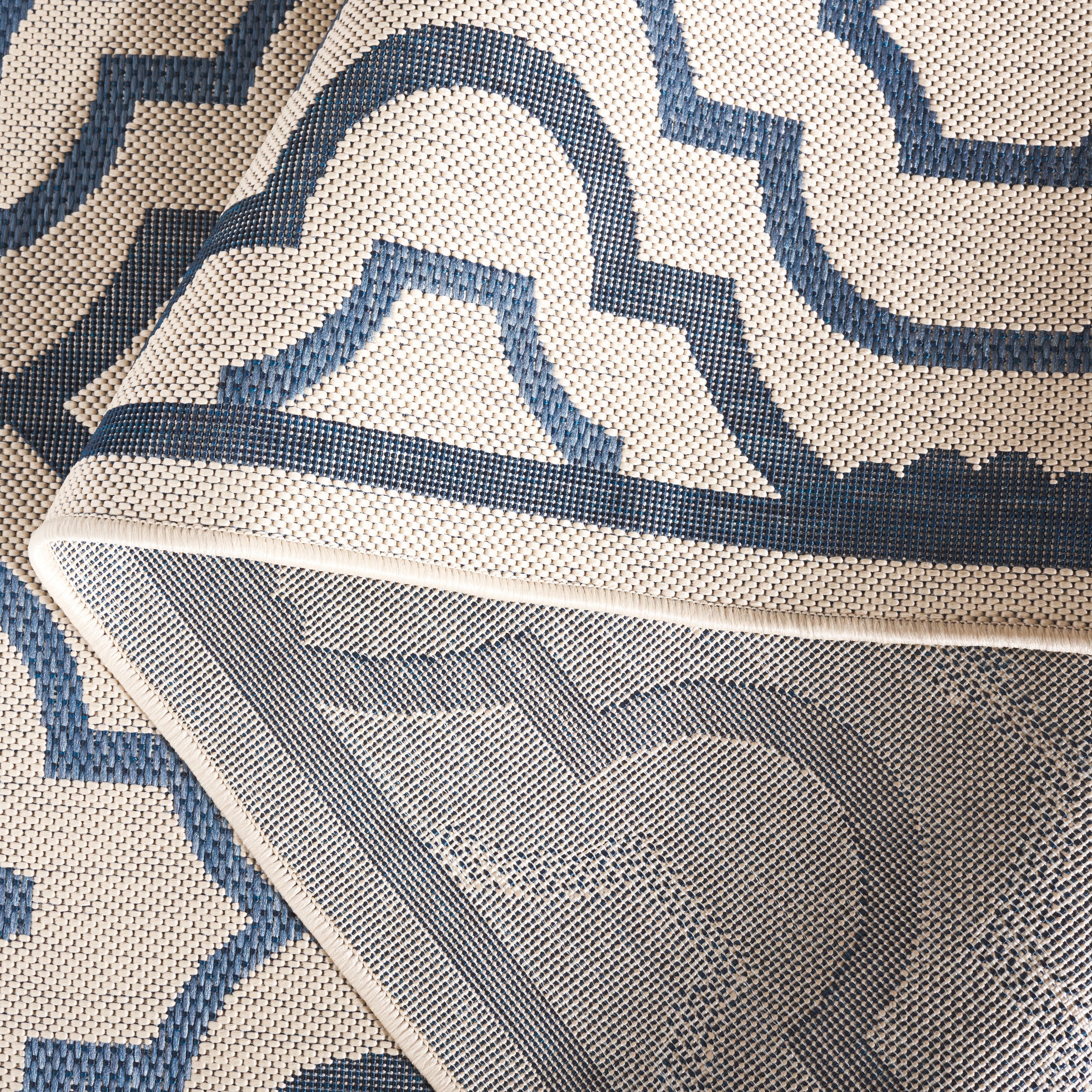 Tapis de jardin imperméable pour intérieur/extérieur SAFAVIEH Courtyard Oyvor