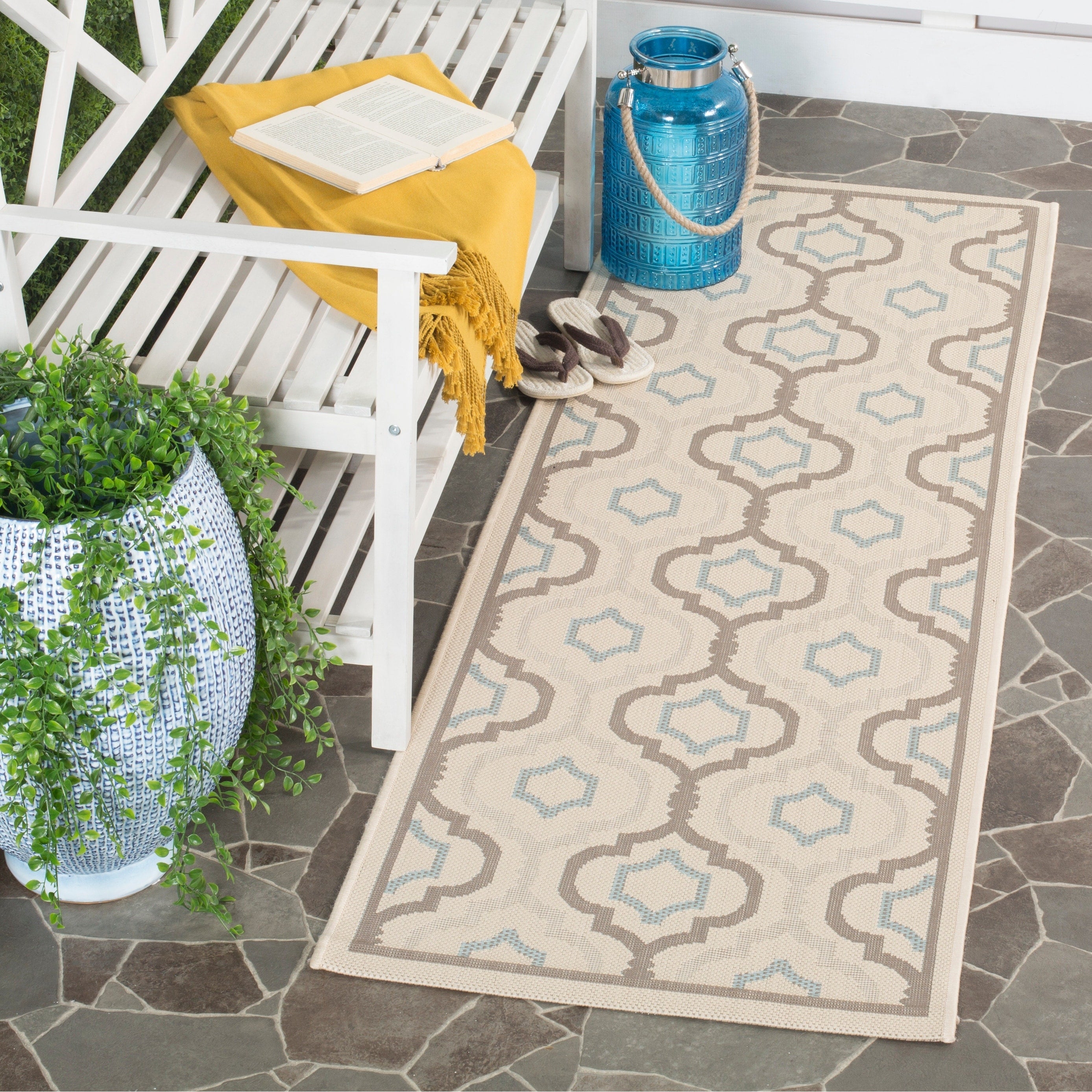 Tapis de jardin imperméable pour intérieur/extérieur SAFAVIEH Courtyard Oyvor