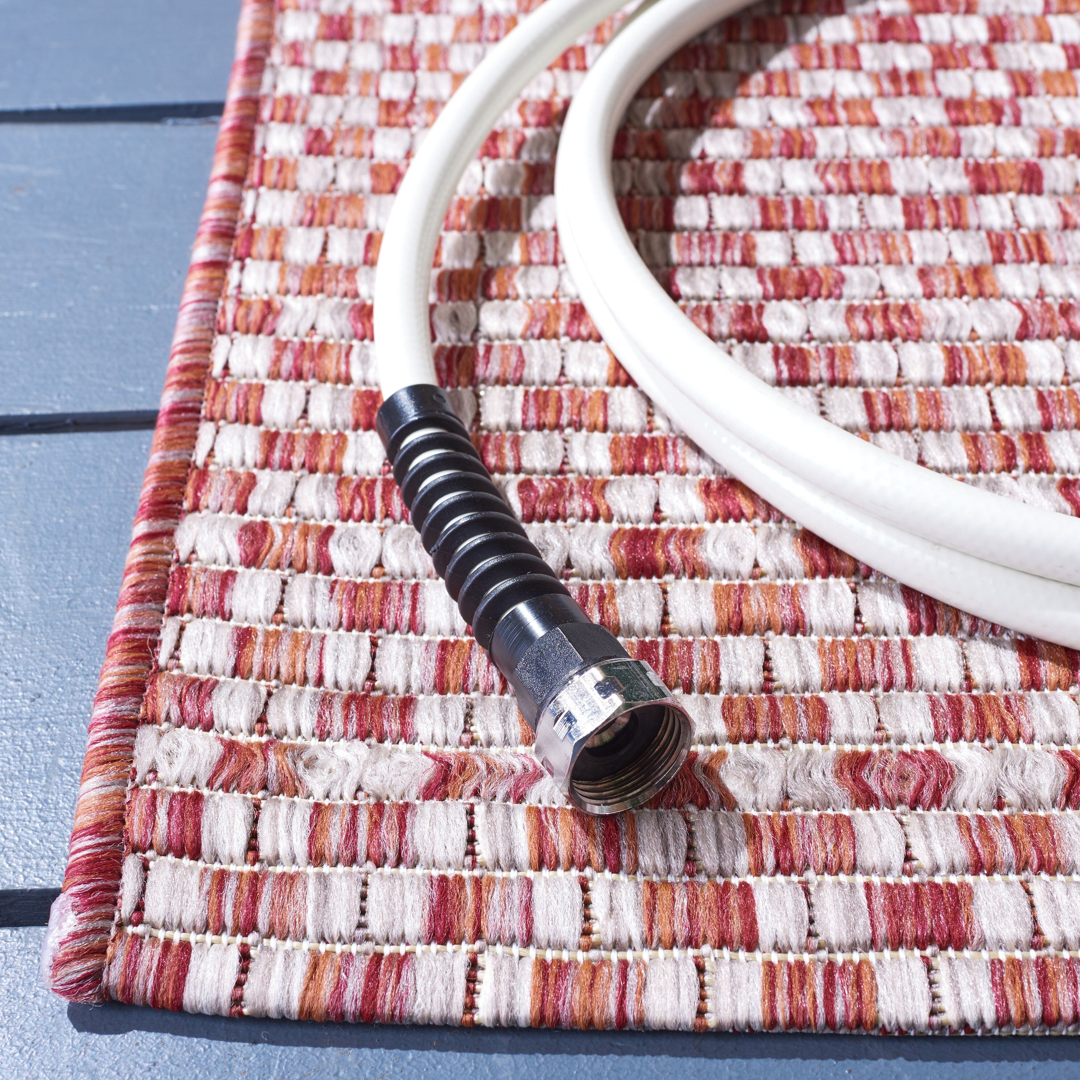 Tapis de jardin imperméable pour intérieur/extérieur SAFAVIEH Courtyard Ragini