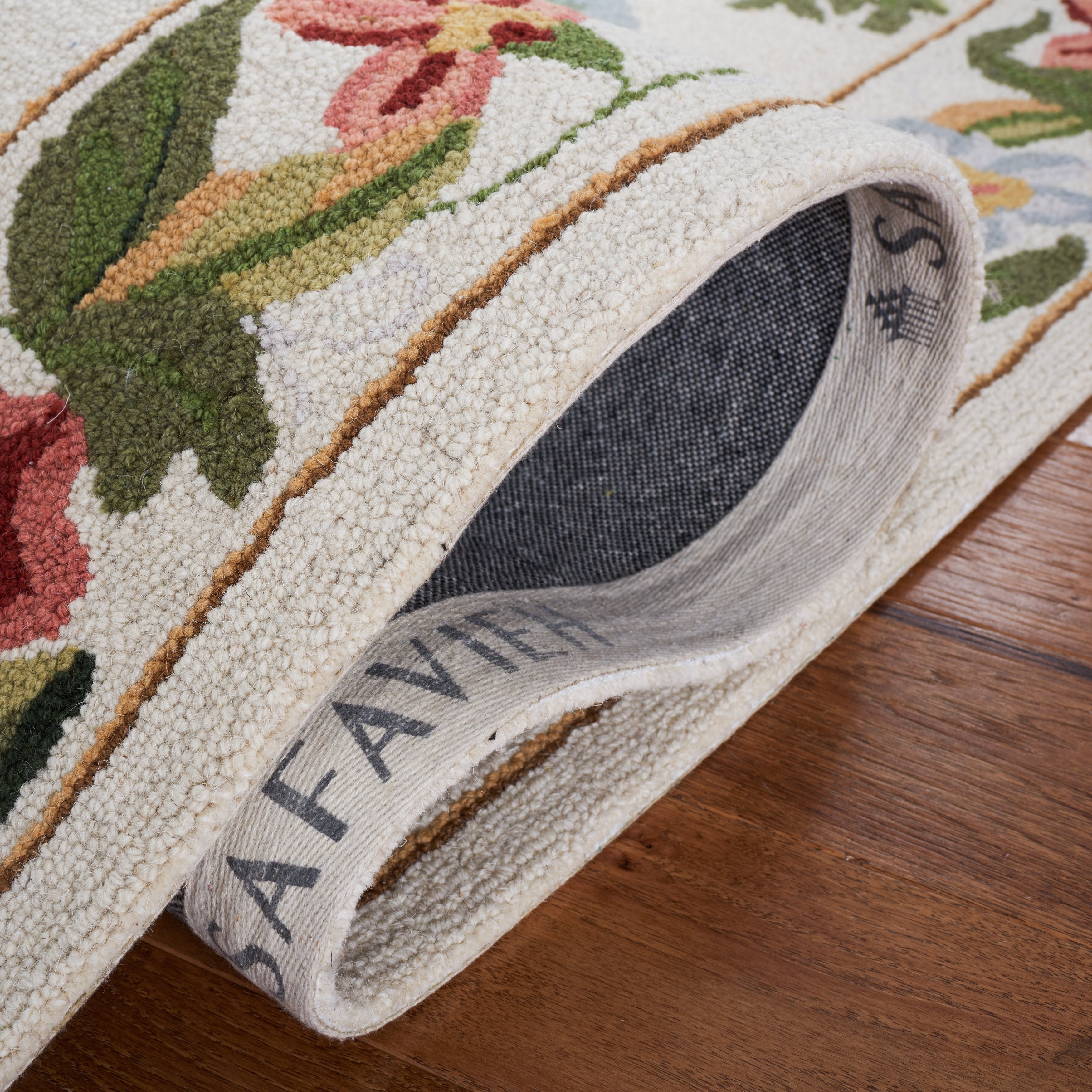 Tapis en laine floral Chelsea Yauhenia fait main SAFAVIEH de style campagnard français