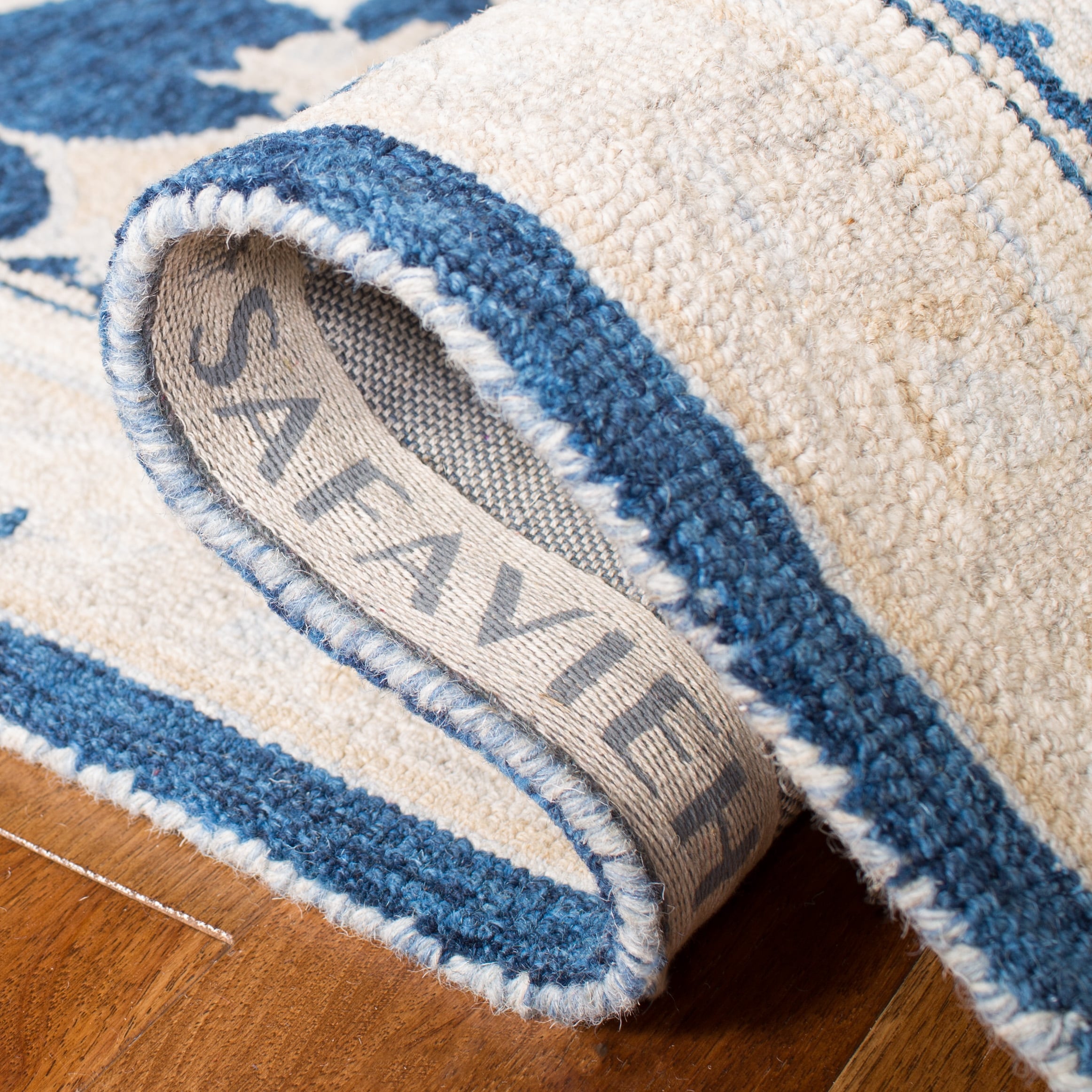 Tapis en laine Selveta micro-bouclé fait main SAFAVIEH