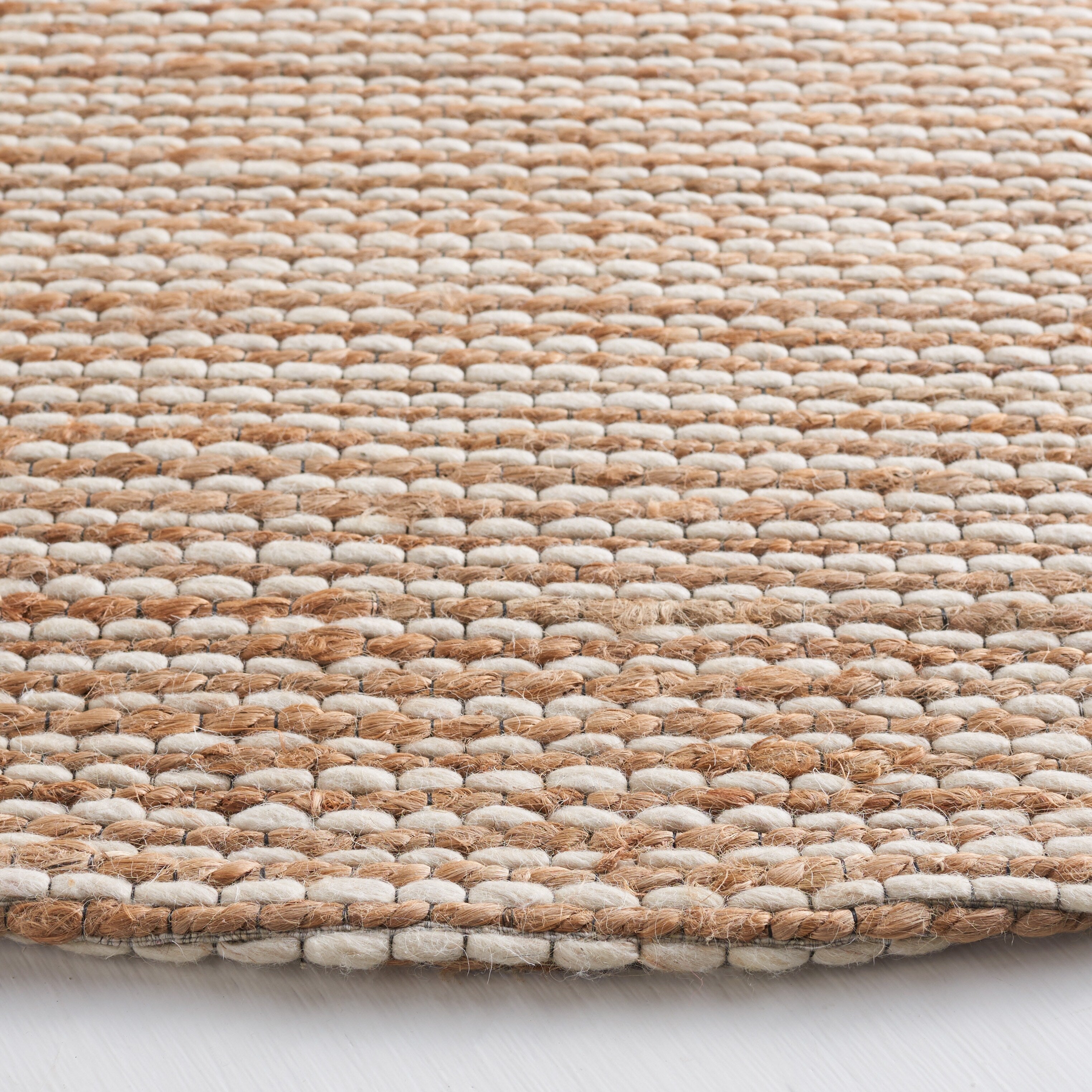 Tapis SAFAVIEH fait main en fibre naturelle Yareli jute et laine.