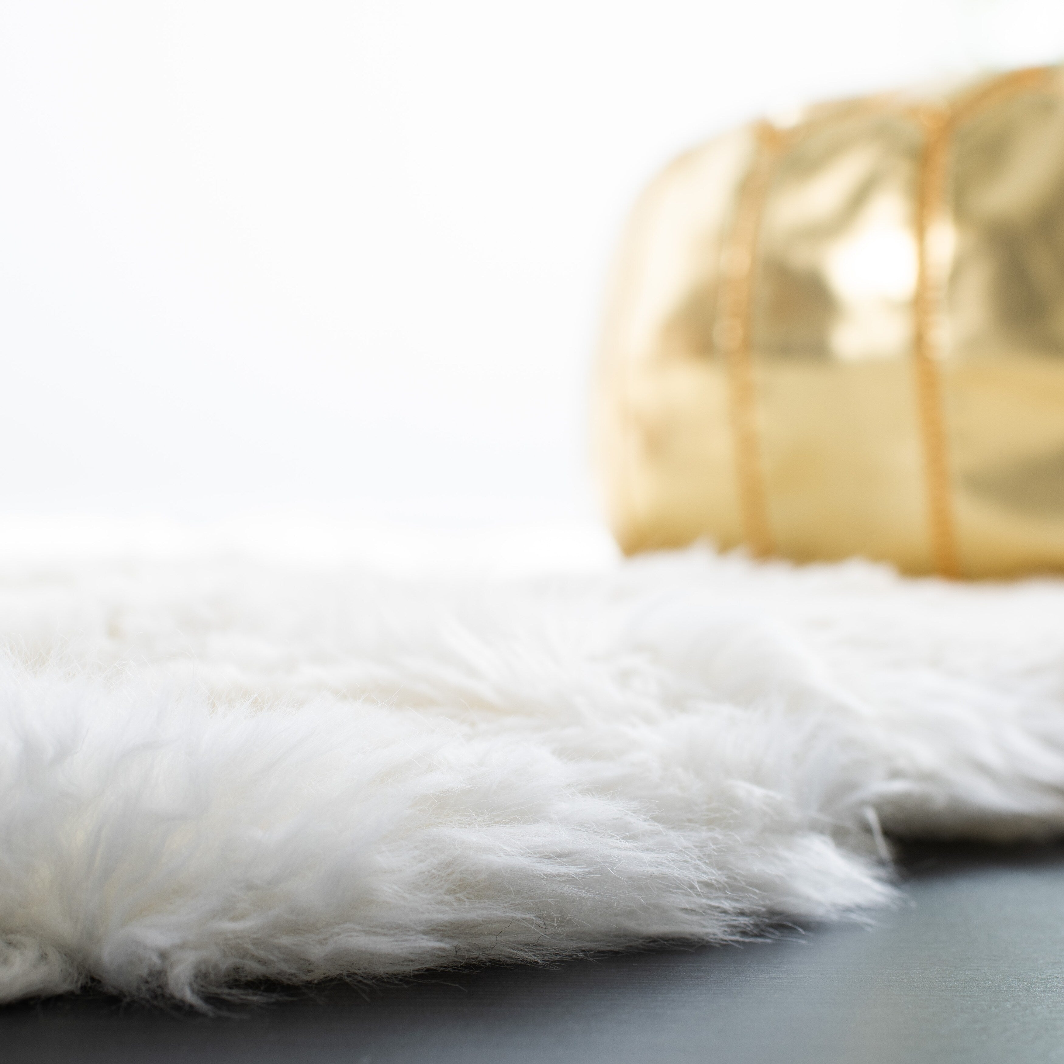 Tapis en peau de mouton véritable Brittnie fait main SAFAVIEH