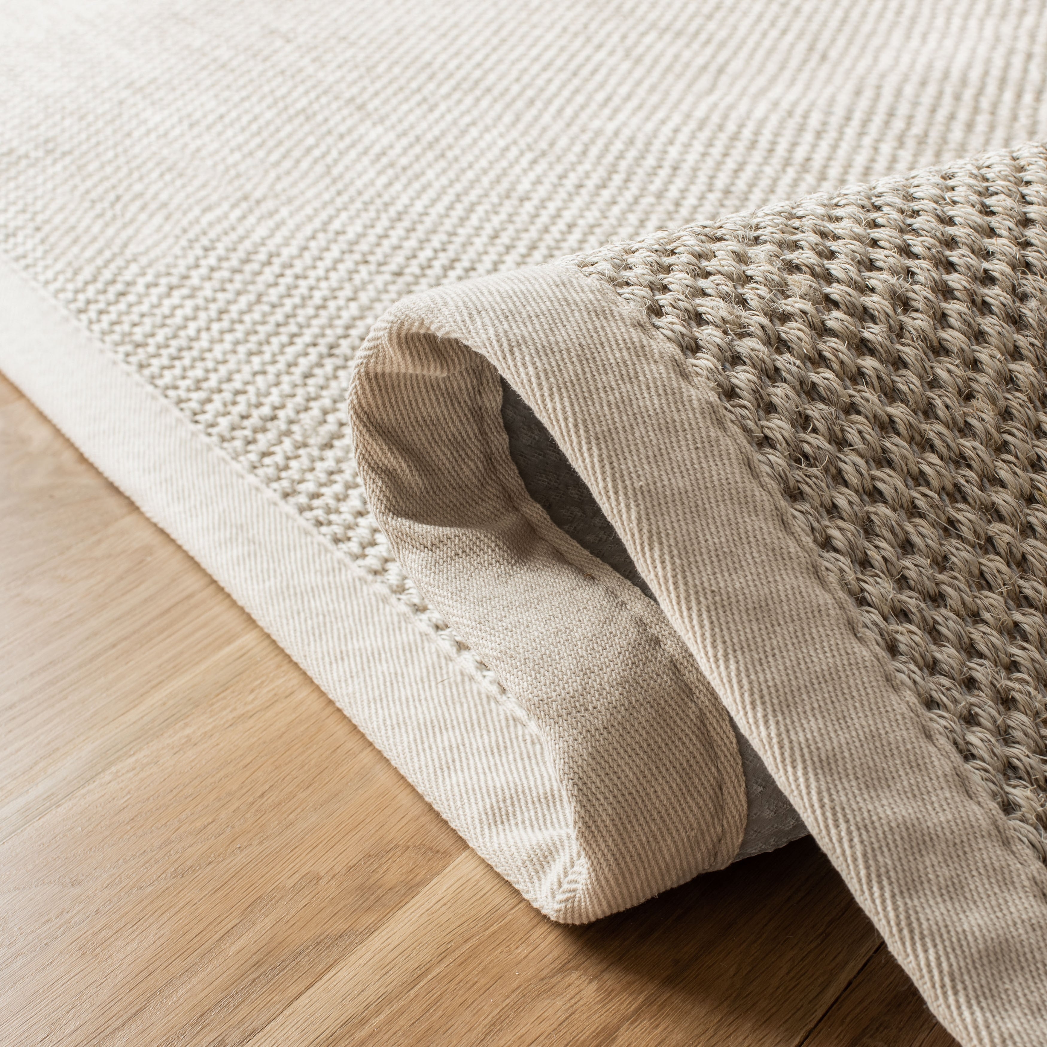 Tapis en sisal à bordure décontractée Lorine en fibre naturelle SAFAVIEH