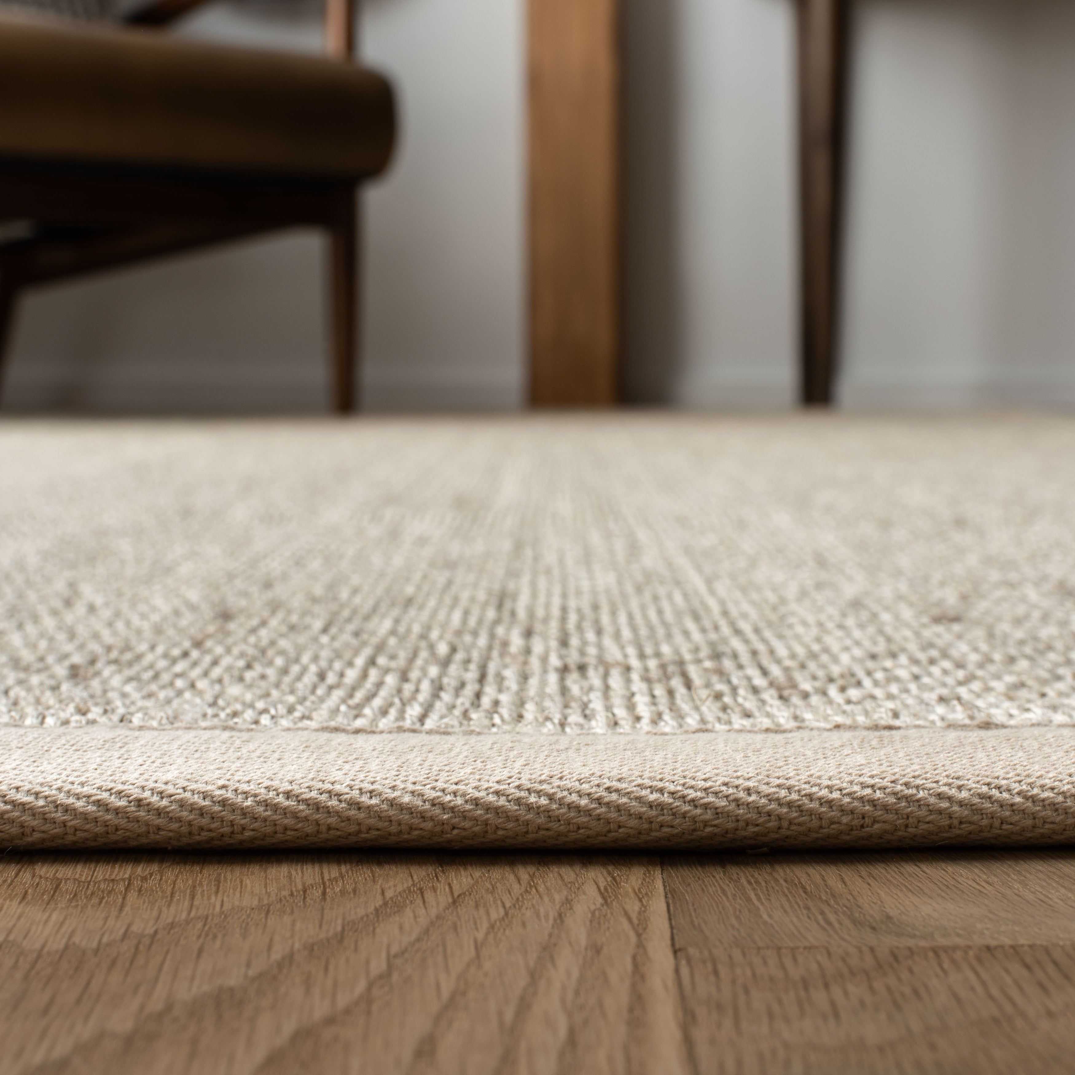 Tapis en sisal à bordure décontractée Lorine en fibre naturelle SAFAVIEH