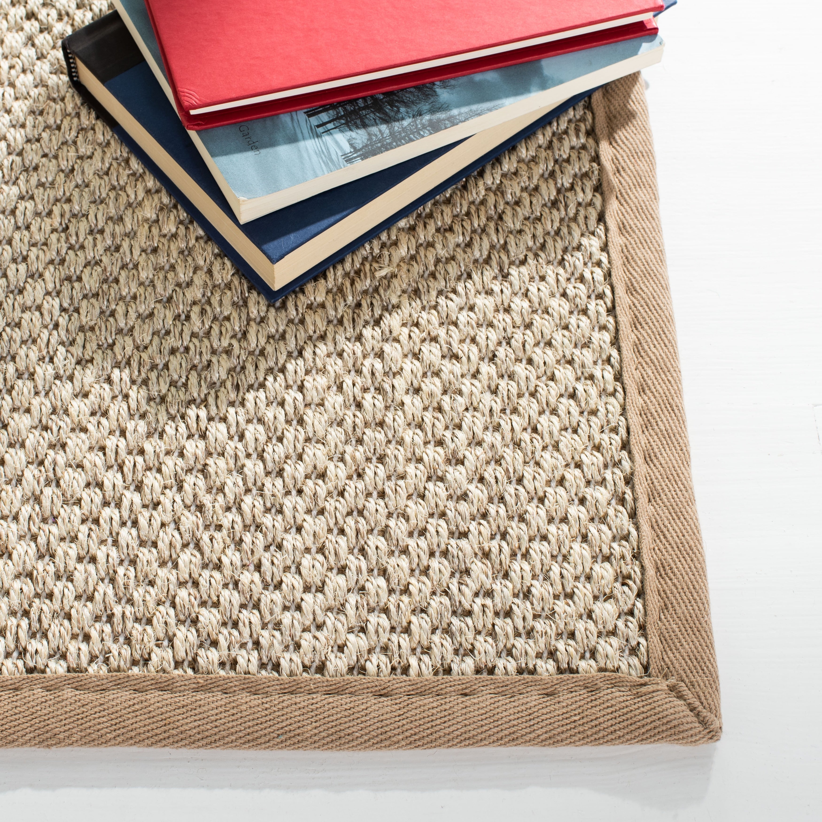 Tapis en sisal à bordure décontractée Lorine en fibre naturelle SAFAVIEH