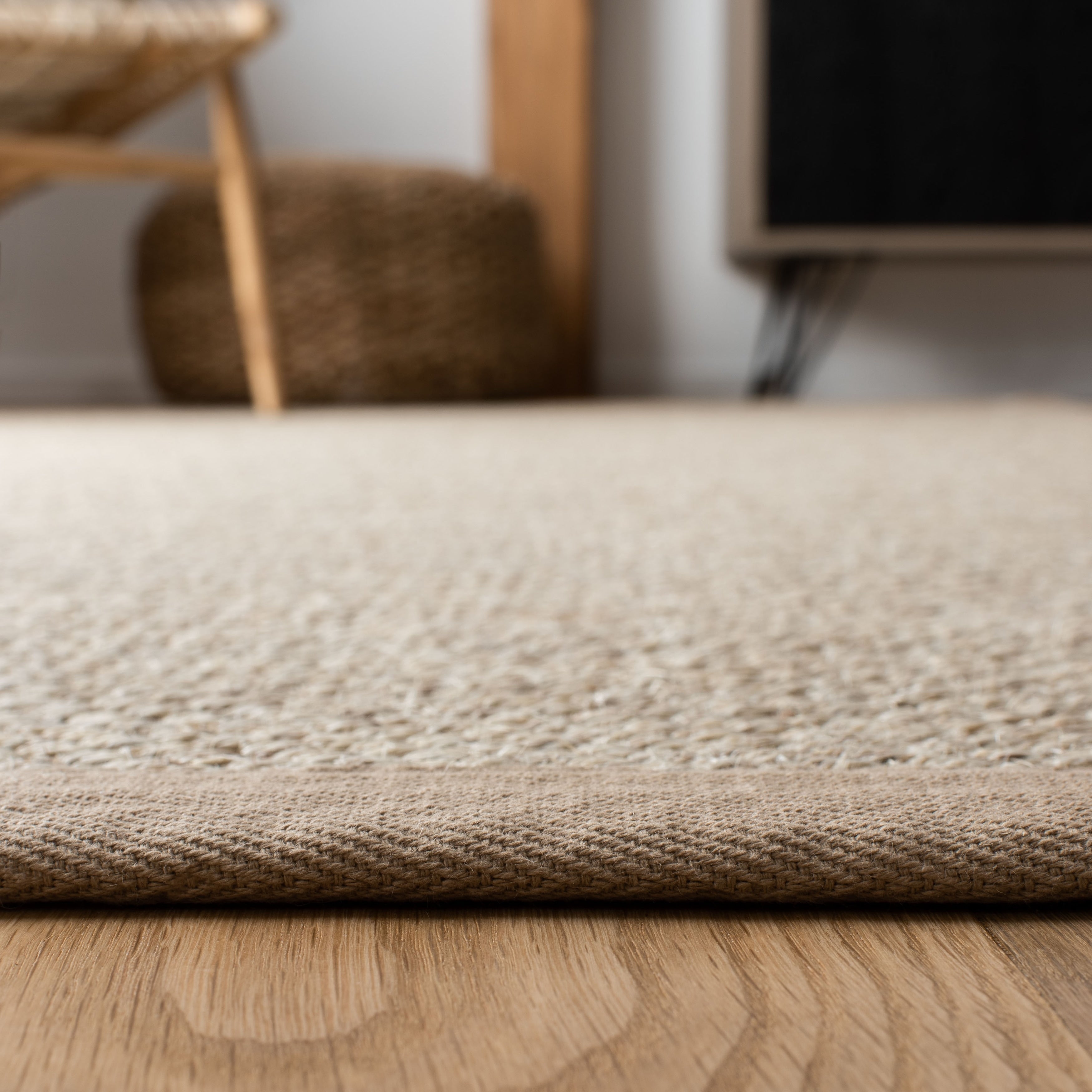 Tapis en sisal à bordure décontractée Lorine en fibre naturelle SAFAVIEH
