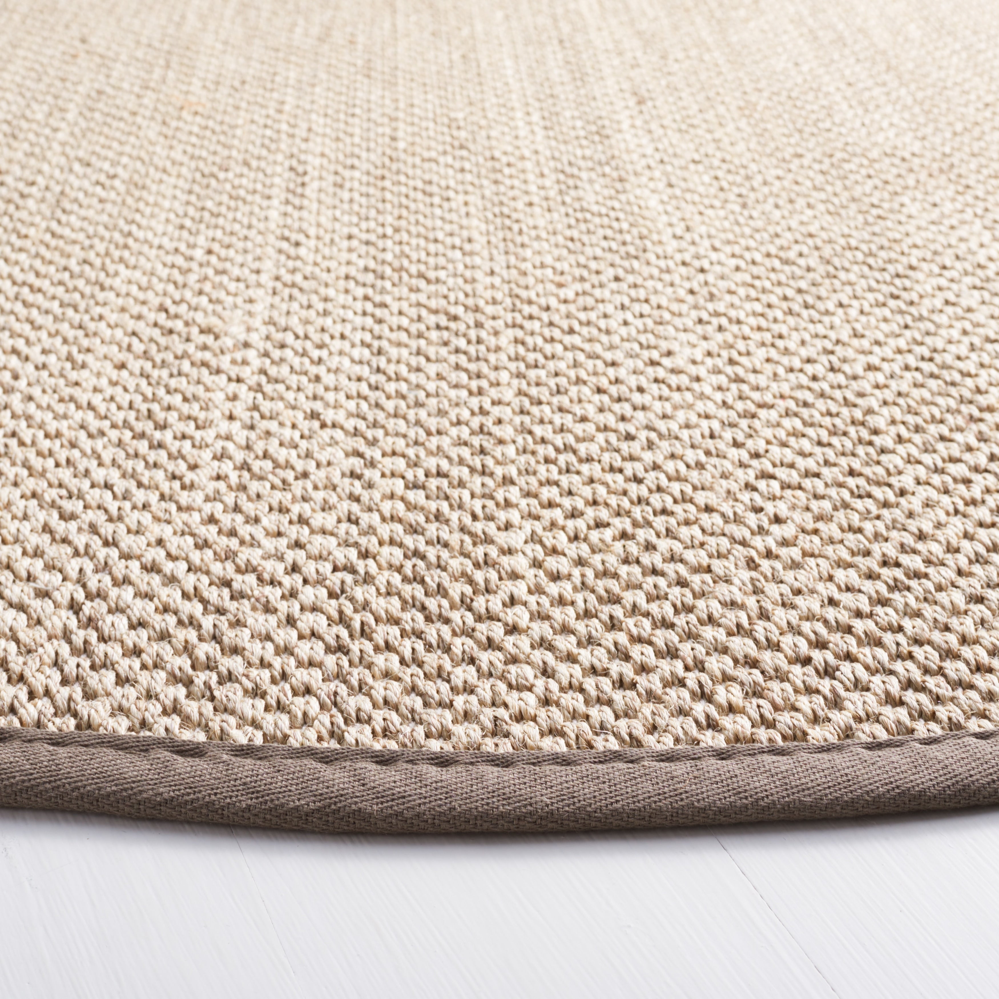 Tapis en sisal à bordure décontractée Lorine en fibre naturelle SAFAVIEH