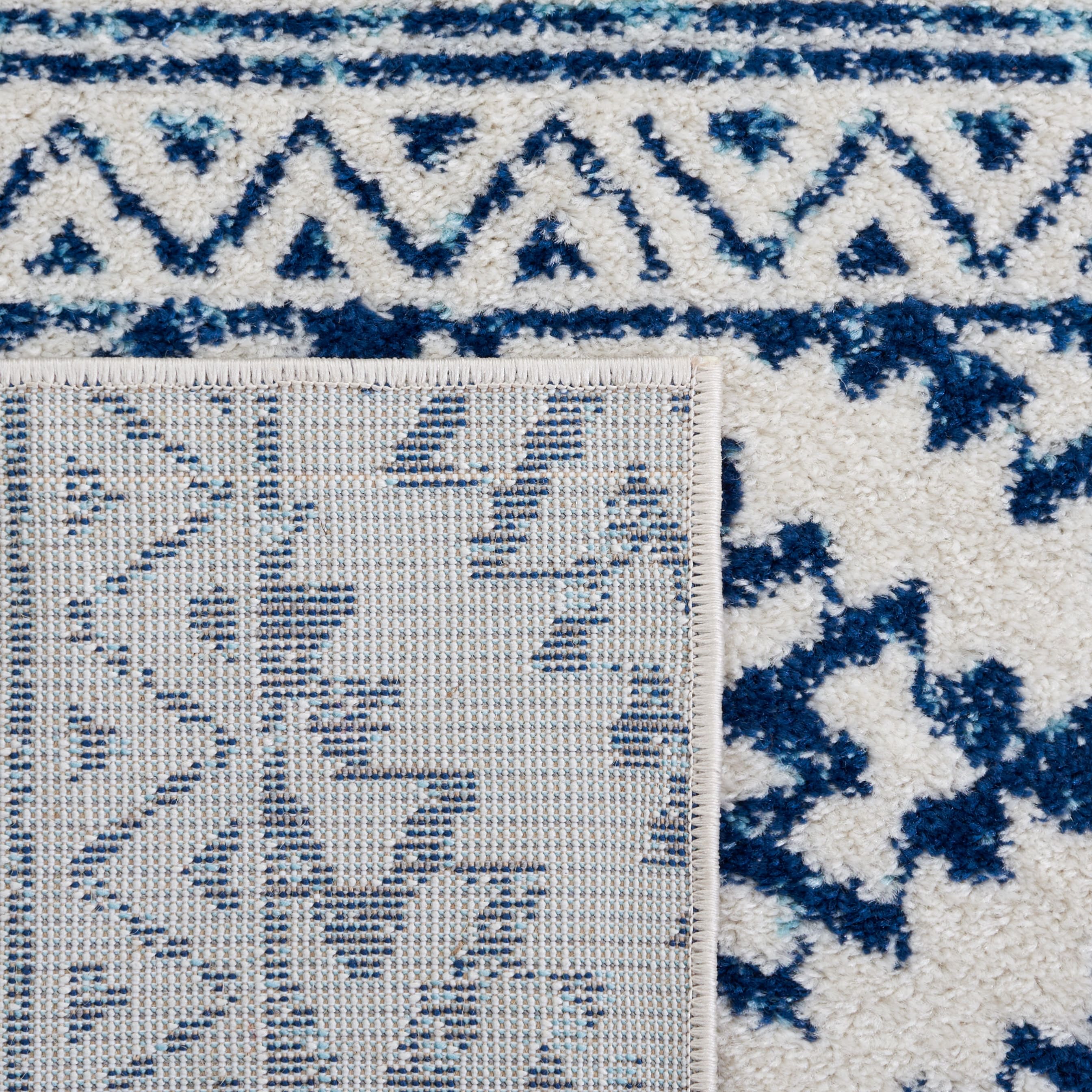 Tapis marocain bohème chic SAFAVIEH Tulum Vetuta