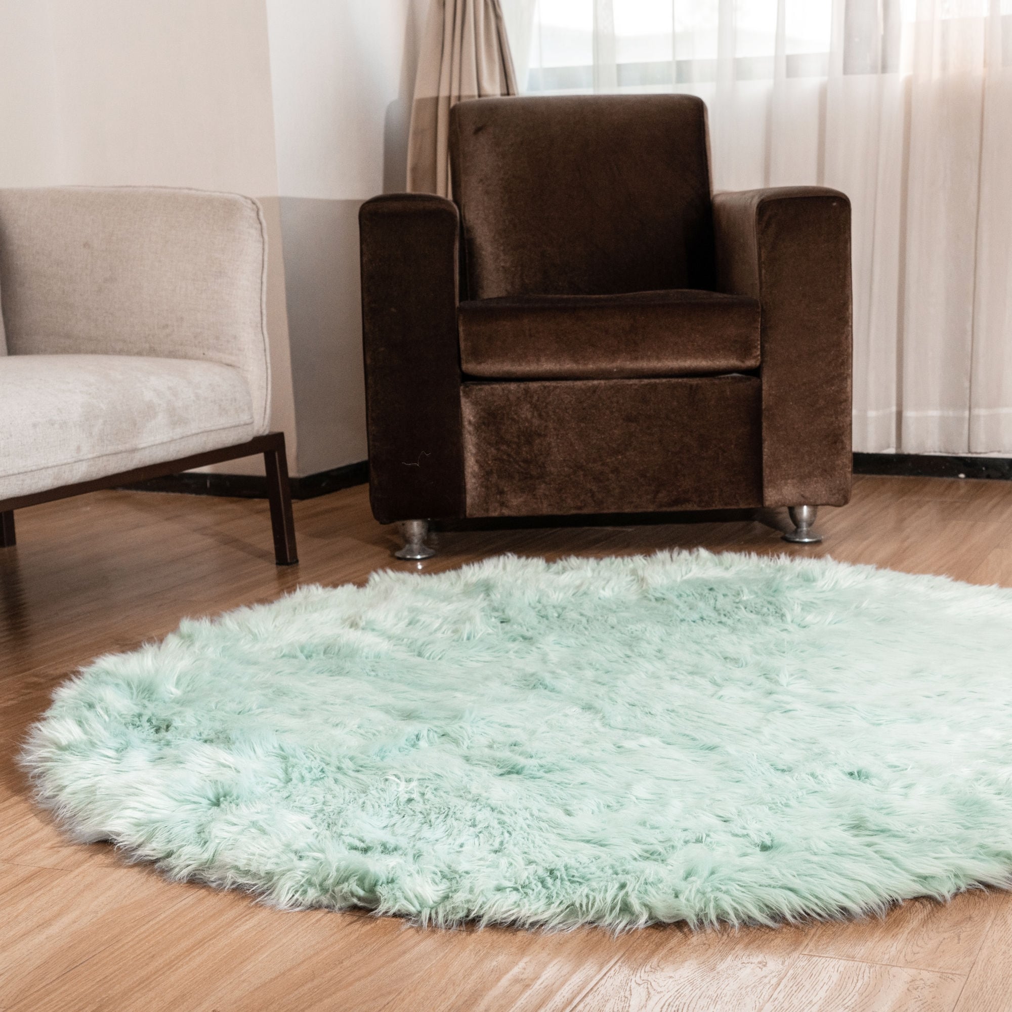 Tapis en fausse fourrure de mouton Silver Orchid Parrott