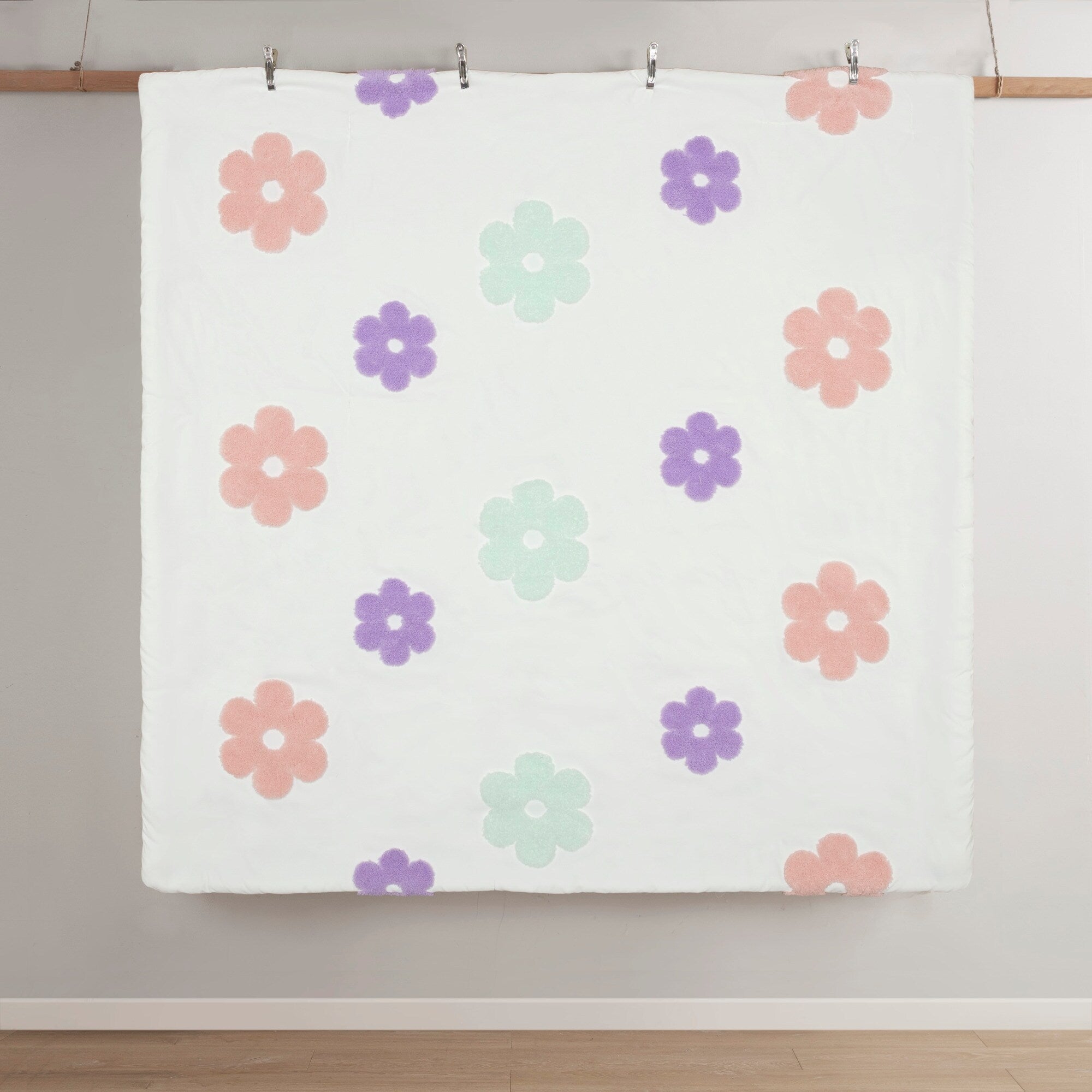 Parure de lit réversible en chenille touffetée à motif floral Madeline pour enfants au design intelligent