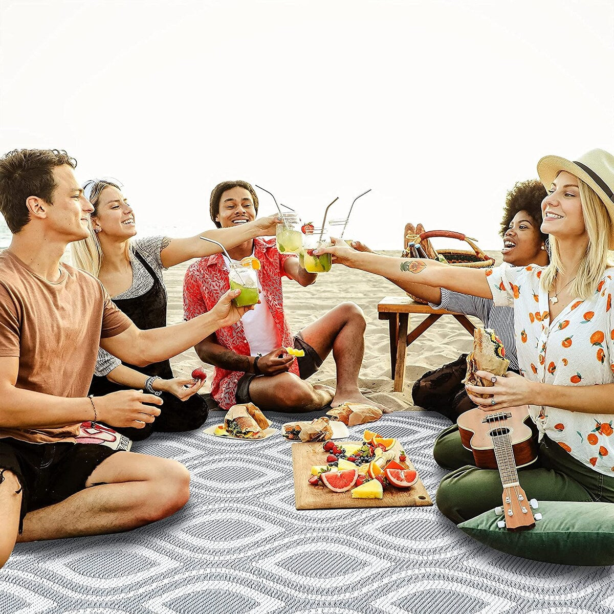 Tapis de sol d'extérieur léger et réversible en plastique recyclé Venice