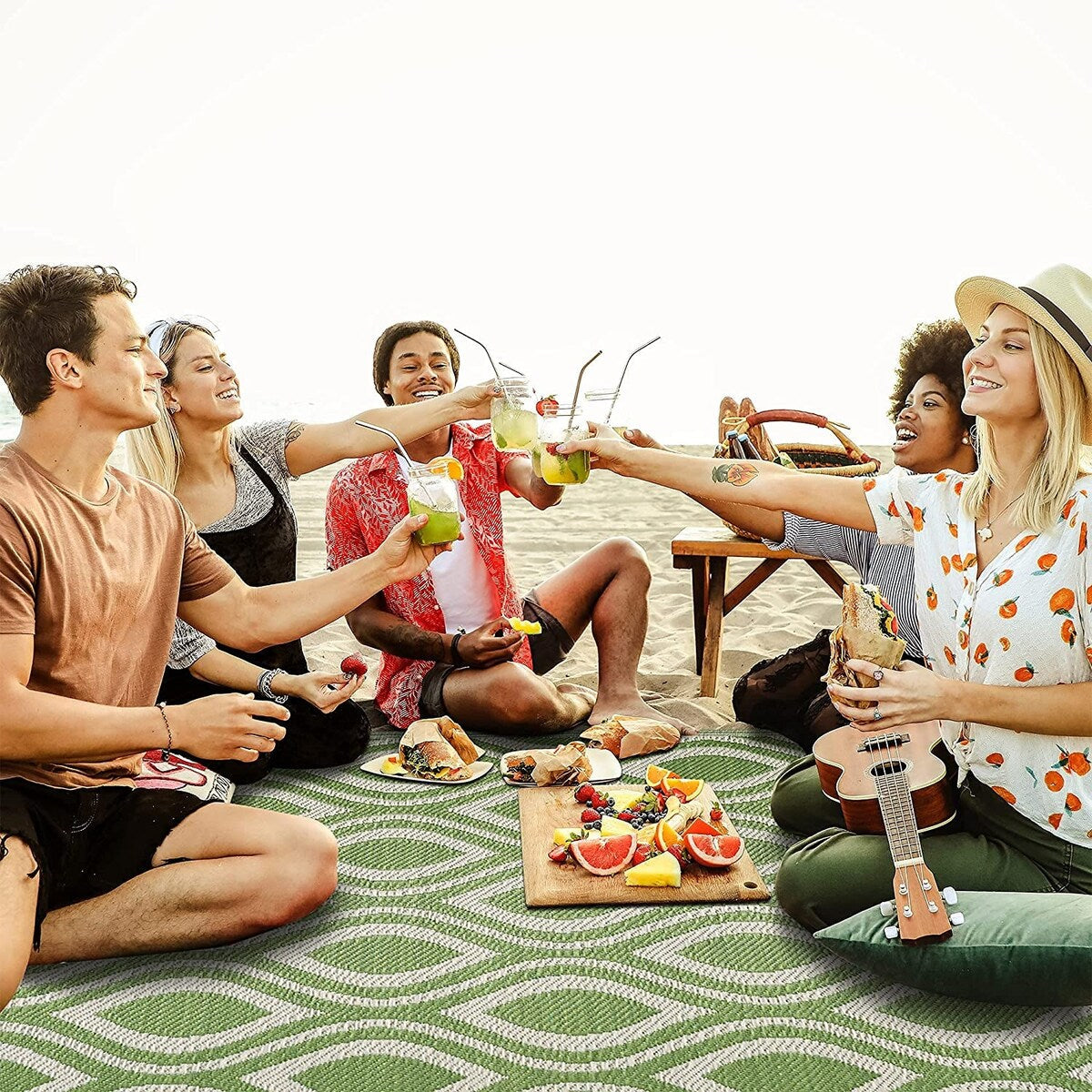 Tapis de sol d'extérieur léger et réversible en plastique recyclé Venice