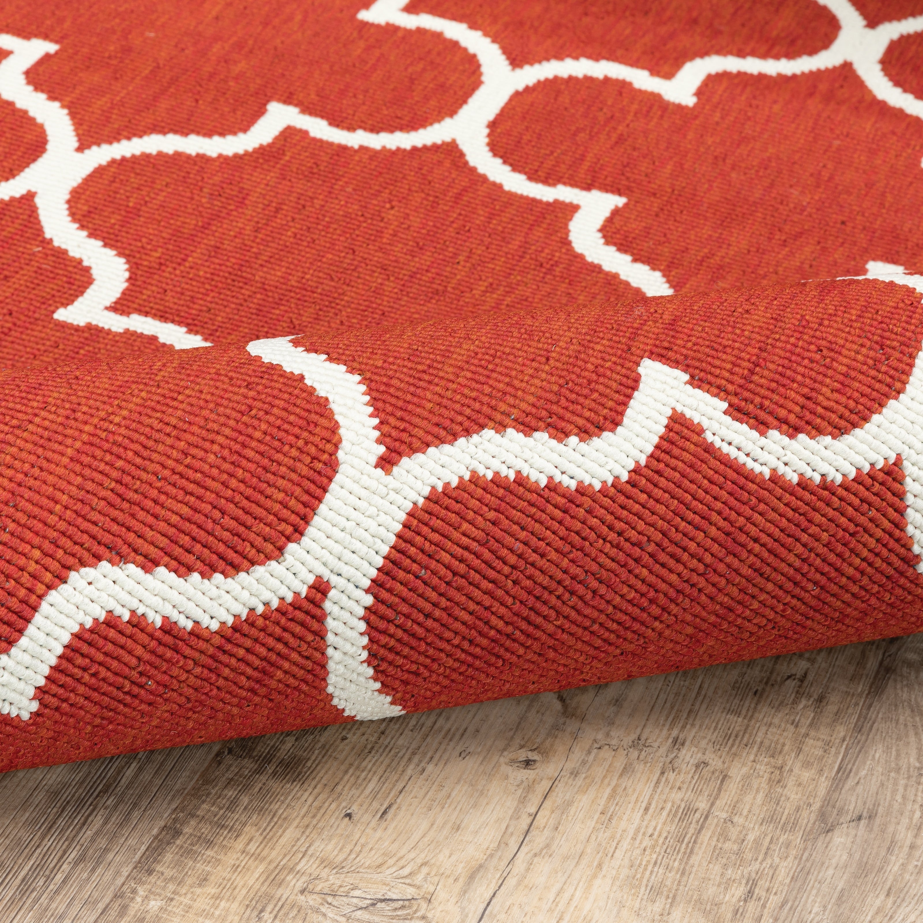 Tapis d'intérieur/extérieur en treillis blanc cassé/rouge brique Vista Home Martinique.