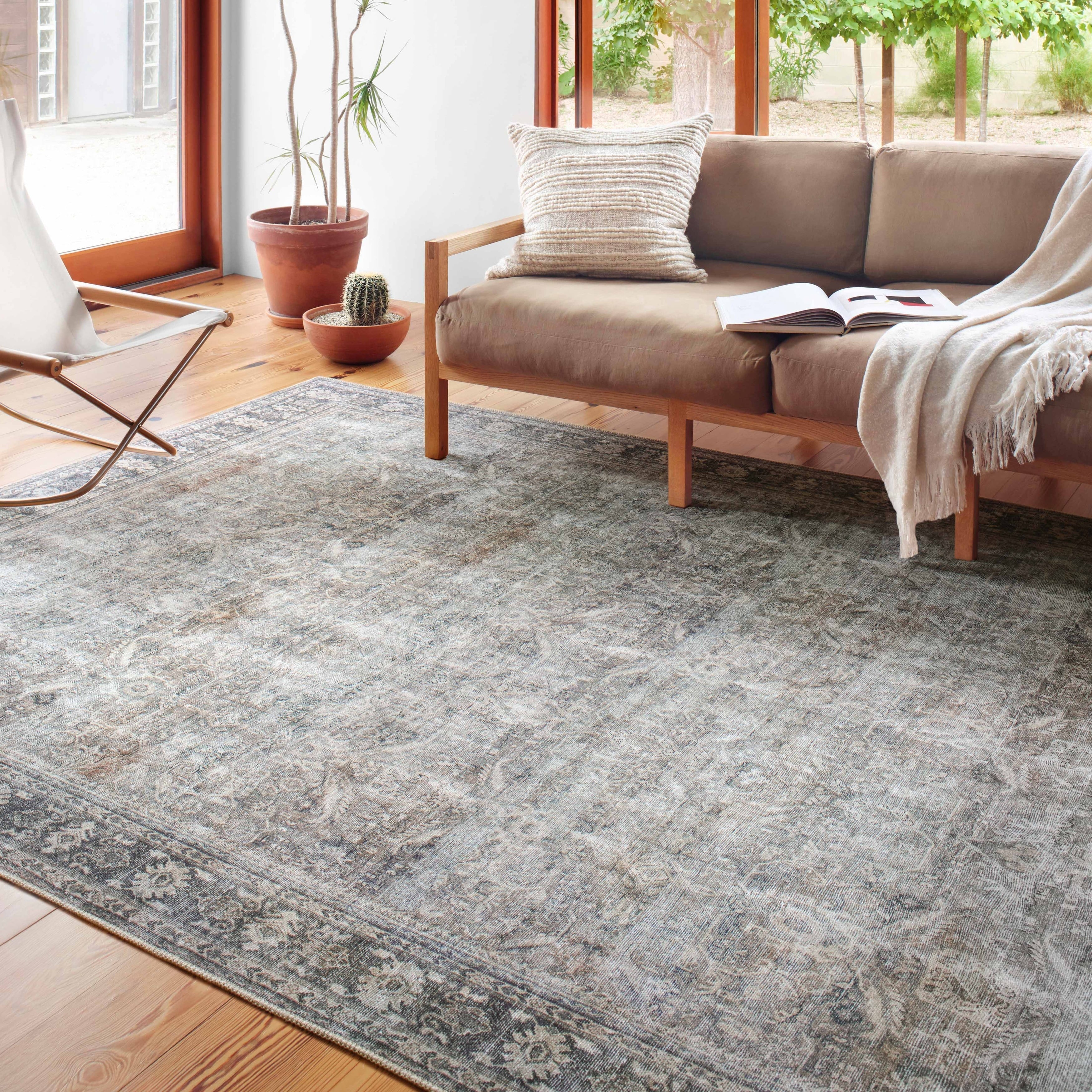 Tapis oriental gris vieilli Sophia d'Alexander Home