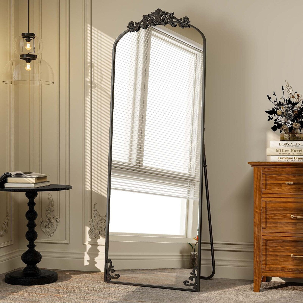 Miroir arqué pleine longueur avec motif floral baroque